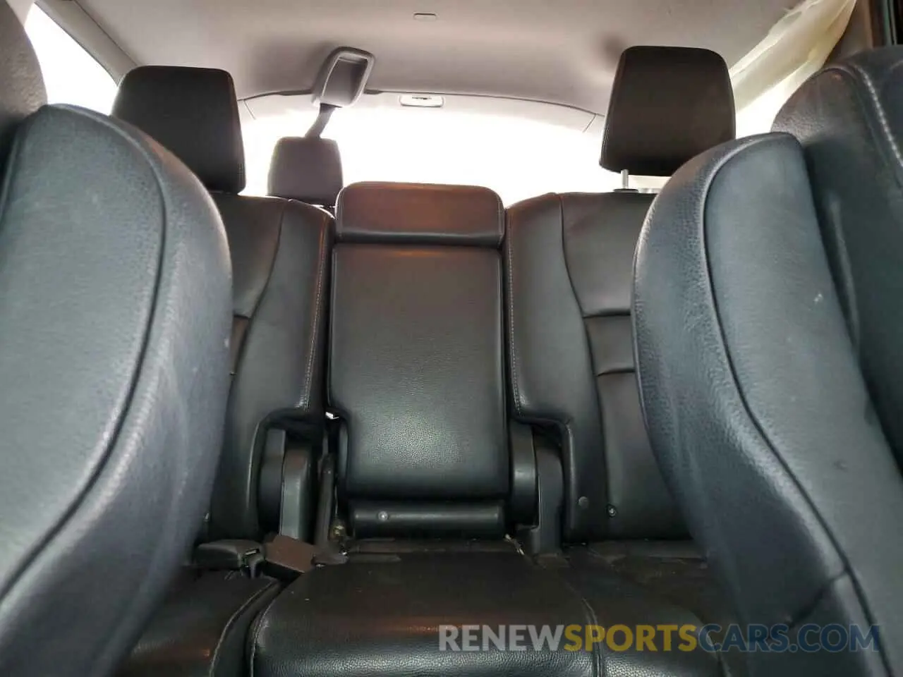10 Photograph of a damaged car 5FNYF6H98MB500048 HONDA PILOT 2021