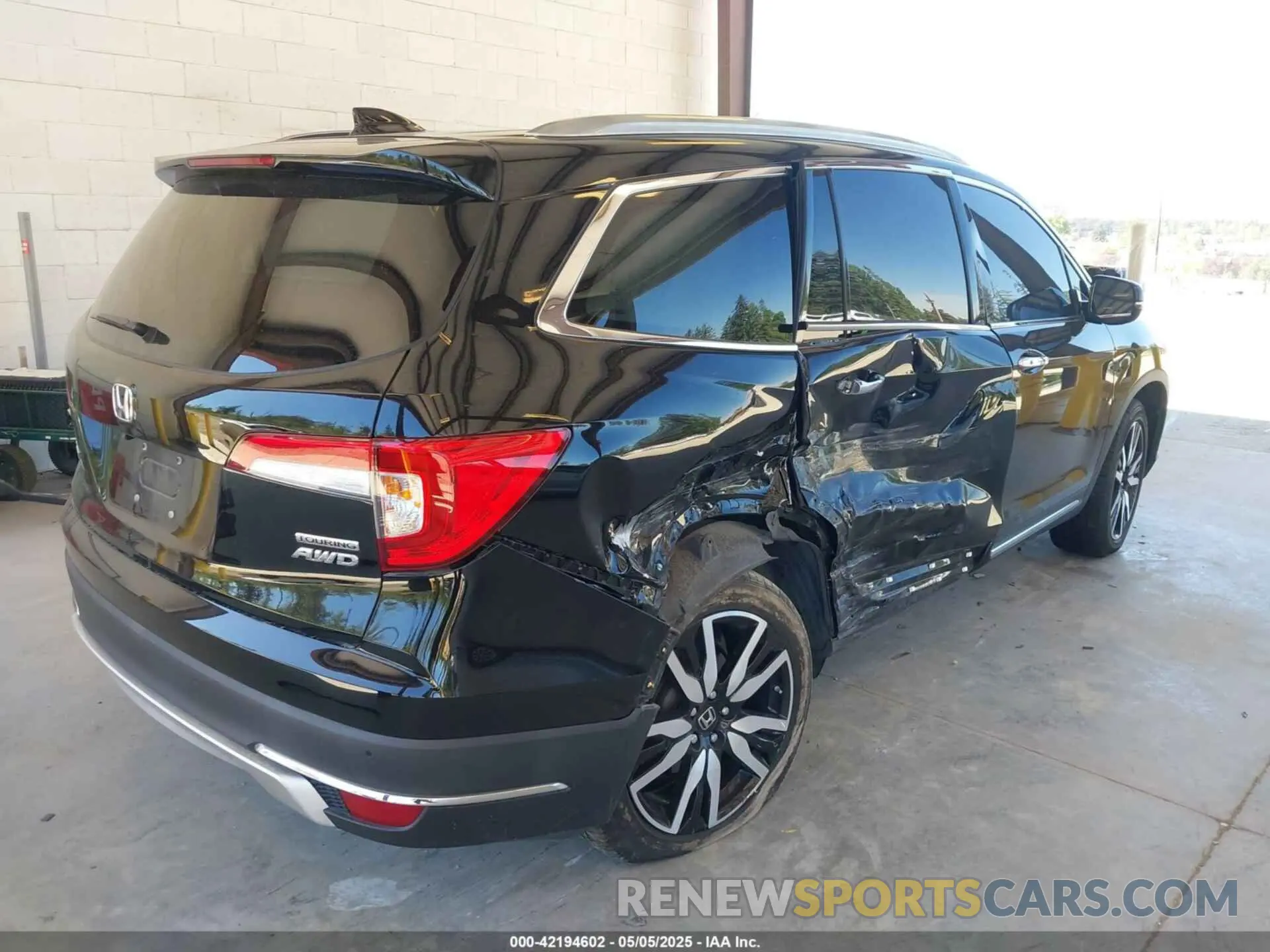 4 Photograph of a damaged car 5FNYF6H99MB049728 HONDA PILOT 2021