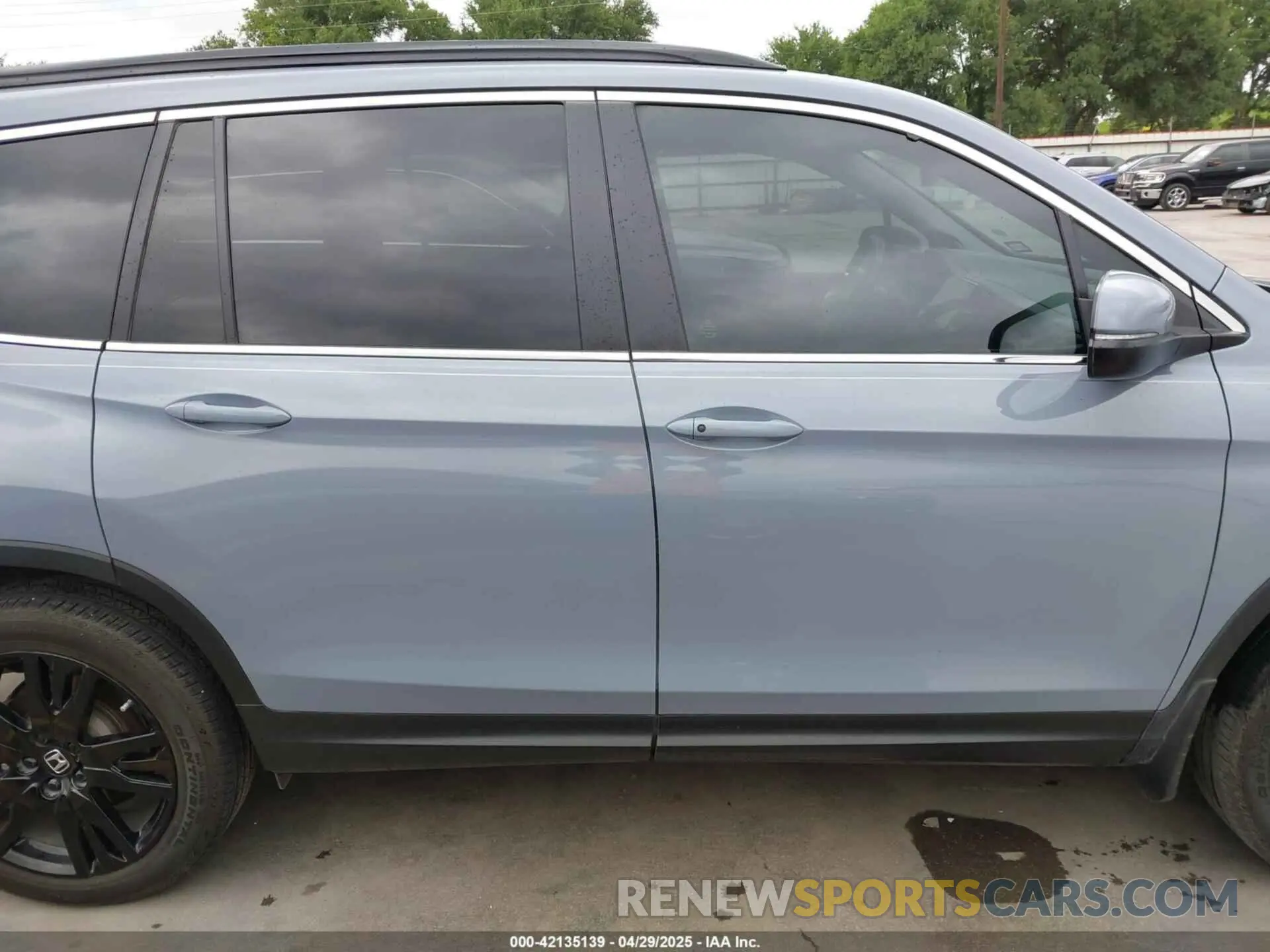 13 Photograph of a damaged car 5FNYF5H20NB024960 HONDA PILOT 2022