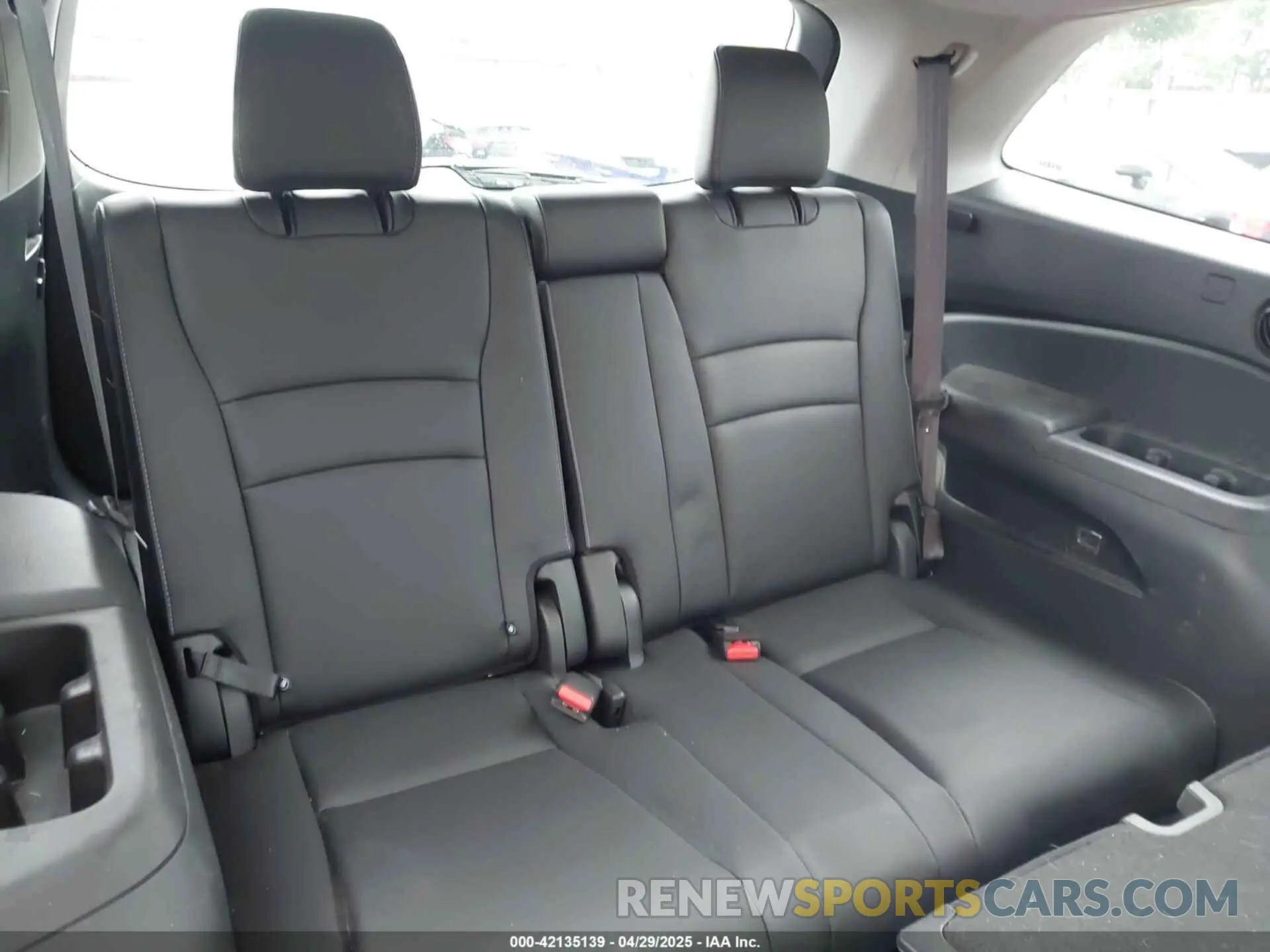17 Photograph of a damaged car 5FNYF5H20NB024960 HONDA PILOT 2022