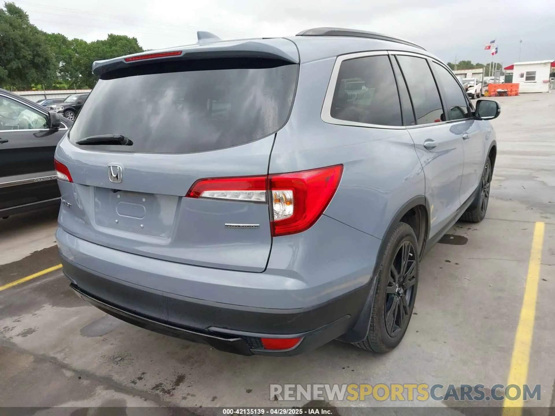 4 Photograph of a damaged car 5FNYF5H20NB024960 HONDA PILOT 2022