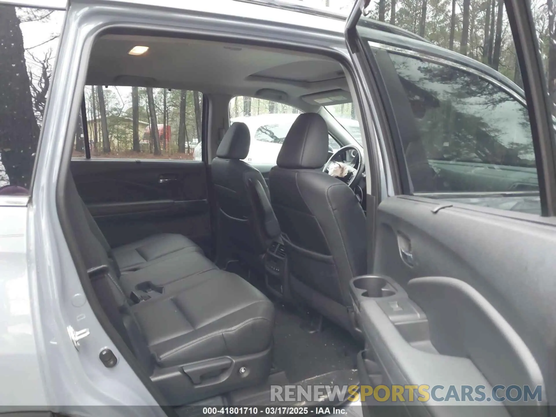 8 Photograph of a damaged car 5FNYF5H20NB026028 HONDA PILOT 2022