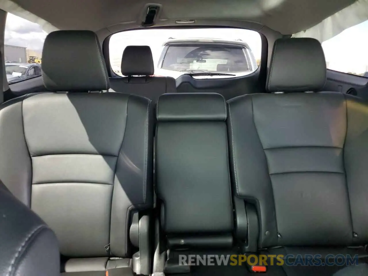 10 Photograph of a damaged car 5FNYF5H22NB008789 HONDA PILOT 2022