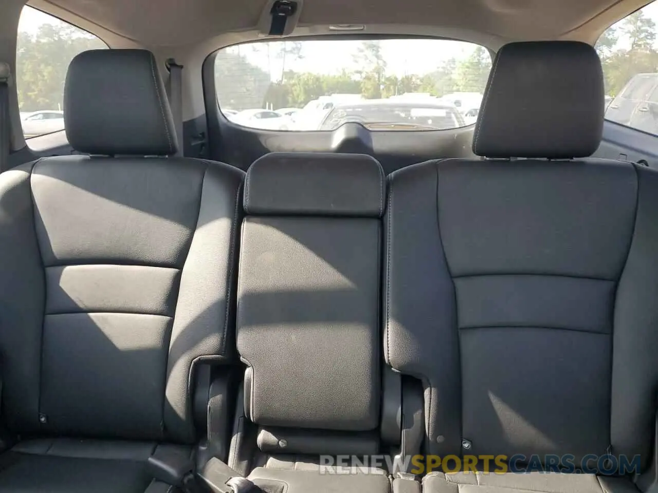 10 Photograph of a damaged car 5FNYF5H23NB024967 HONDA PILOT 2022