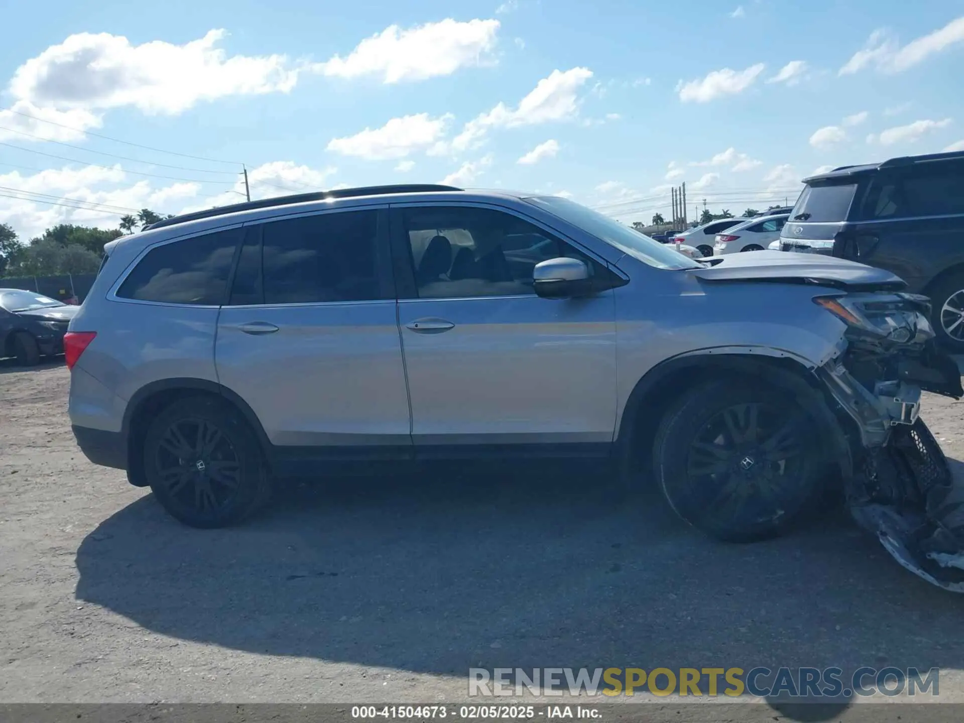 13 Photograph of a damaged car 5FNYF5H24NB029479 HONDA PILOT 2022