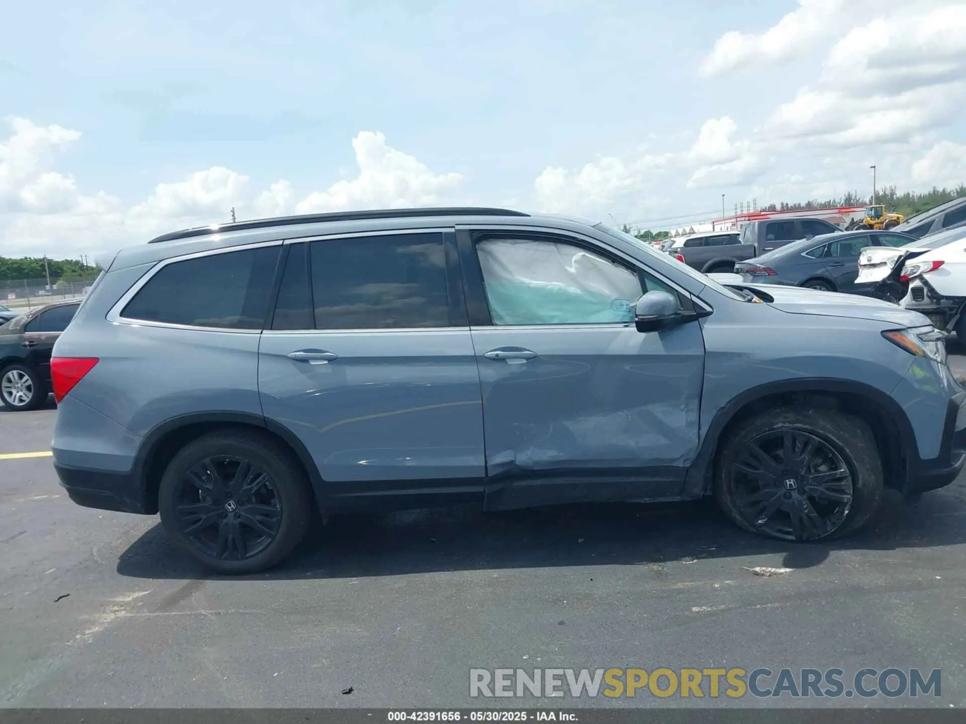 13 Photograph of a damaged car 5FNYF5H24NB033970 HONDA PILOT 2022