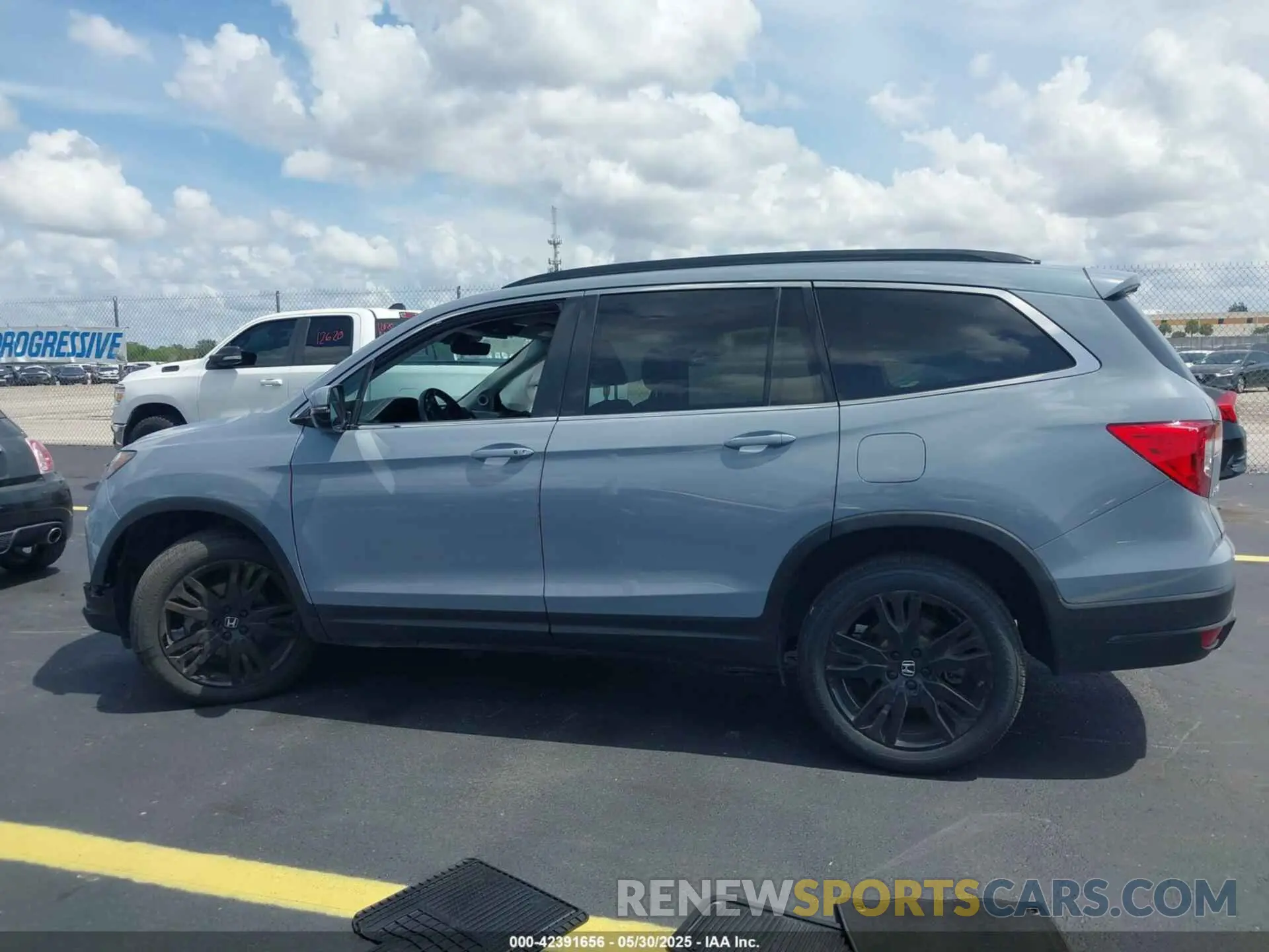 14 Photograph of a damaged car 5FNYF5H24NB033970 HONDA PILOT 2022