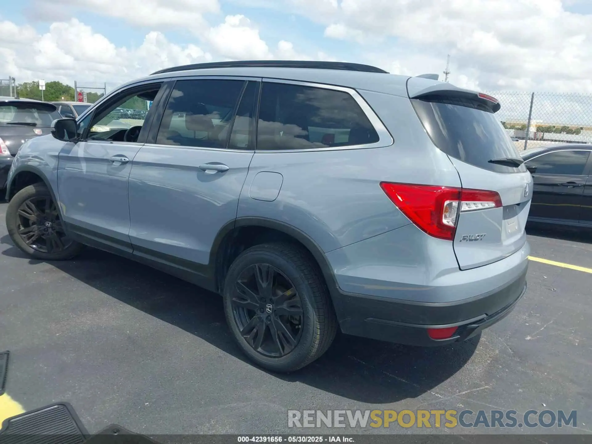 3 Photograph of a damaged car 5FNYF5H24NB033970 HONDA PILOT 2022
