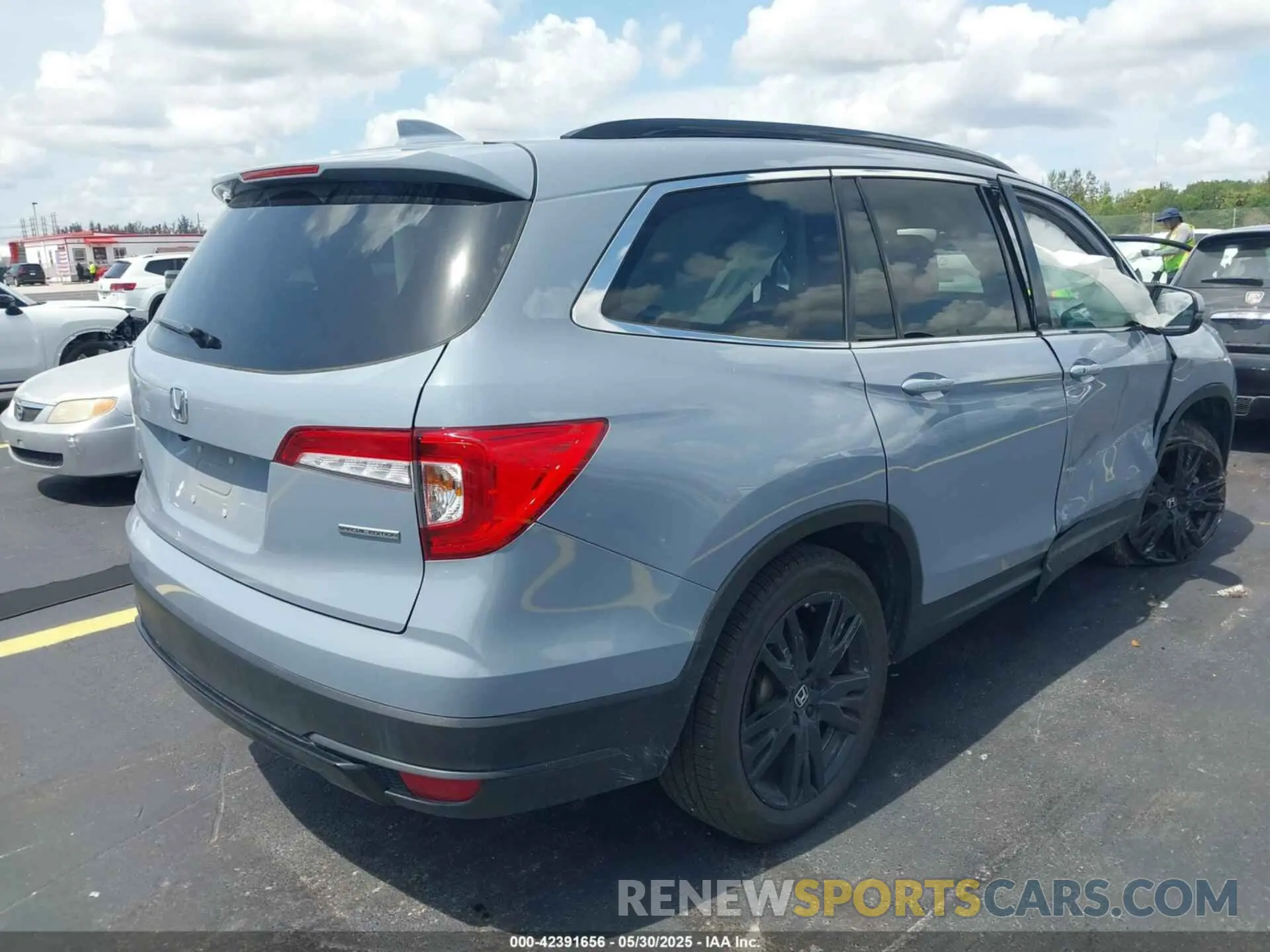 4 Photograph of a damaged car 5FNYF5H24NB033970 HONDA PILOT 2022