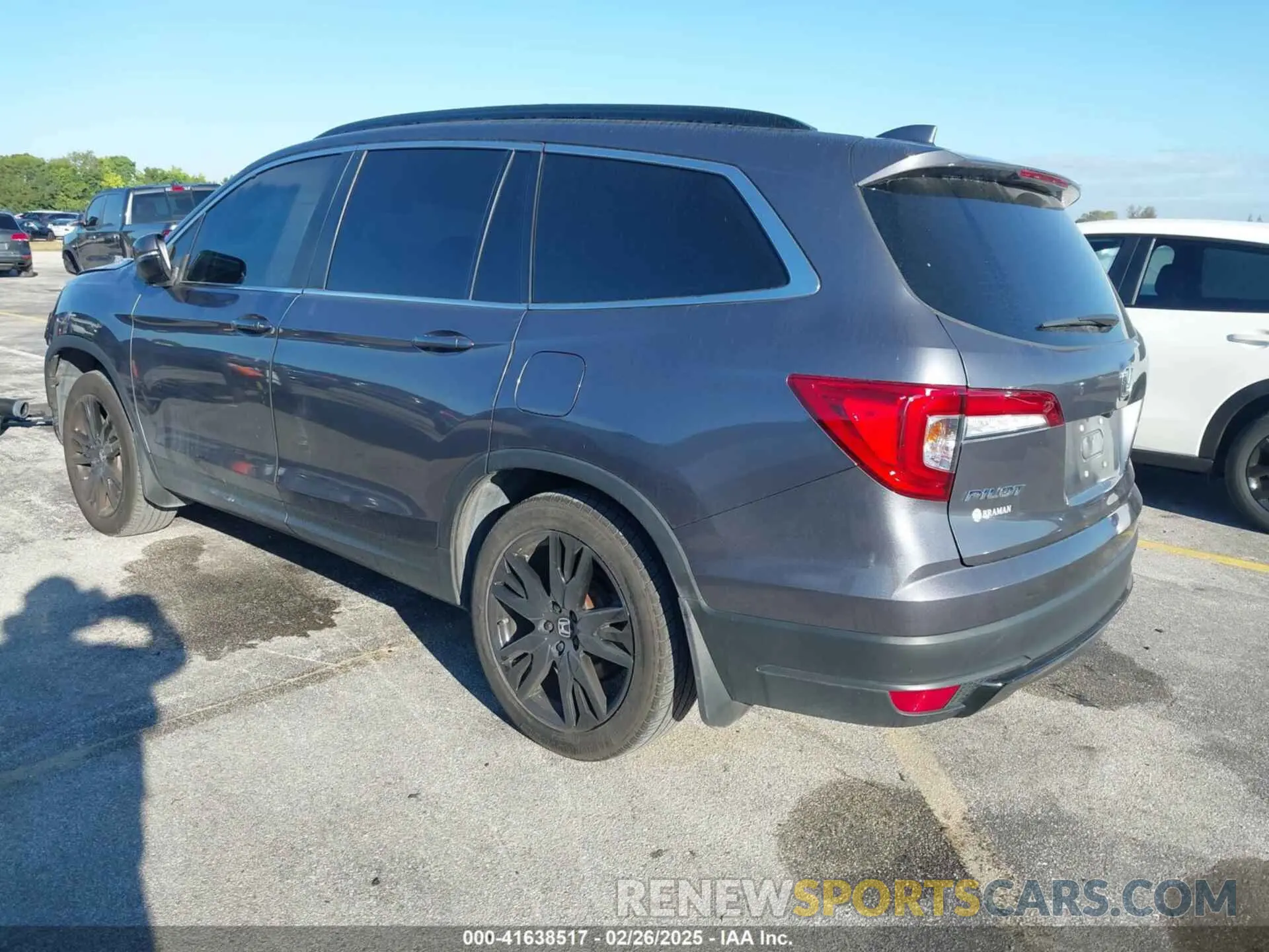 3 Photograph of a damaged car 5FNYF5H25NB031399 HONDA PILOT 2022