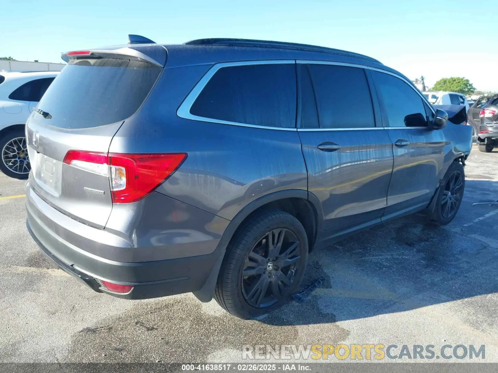 4 Photograph of a damaged car 5FNYF5H25NB031399 HONDA PILOT 2022