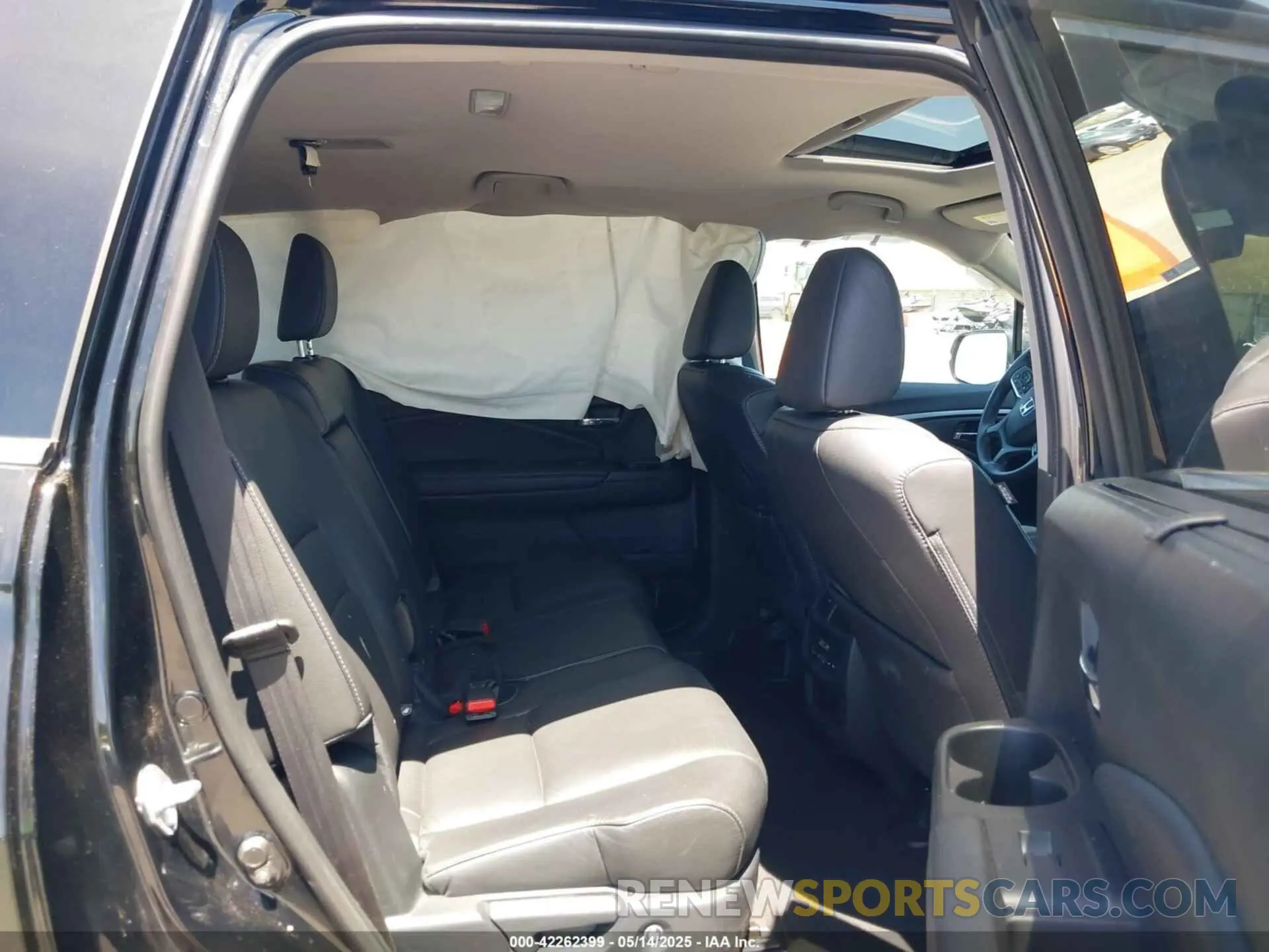 8 Photograph of a damaged car 5FNYF5H26NB011002 HONDA PILOT 2022