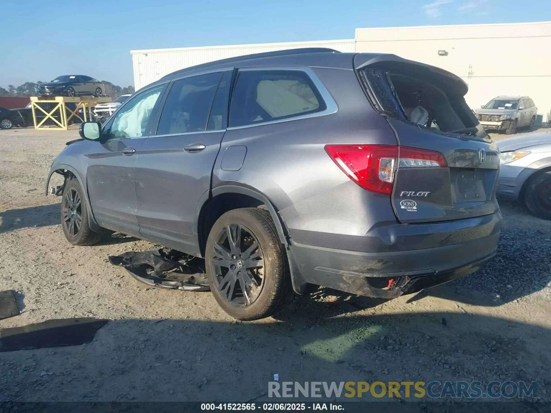 3 Photograph of a damaged car 5FNYF5H27NB032330 HONDA PILOT 2022