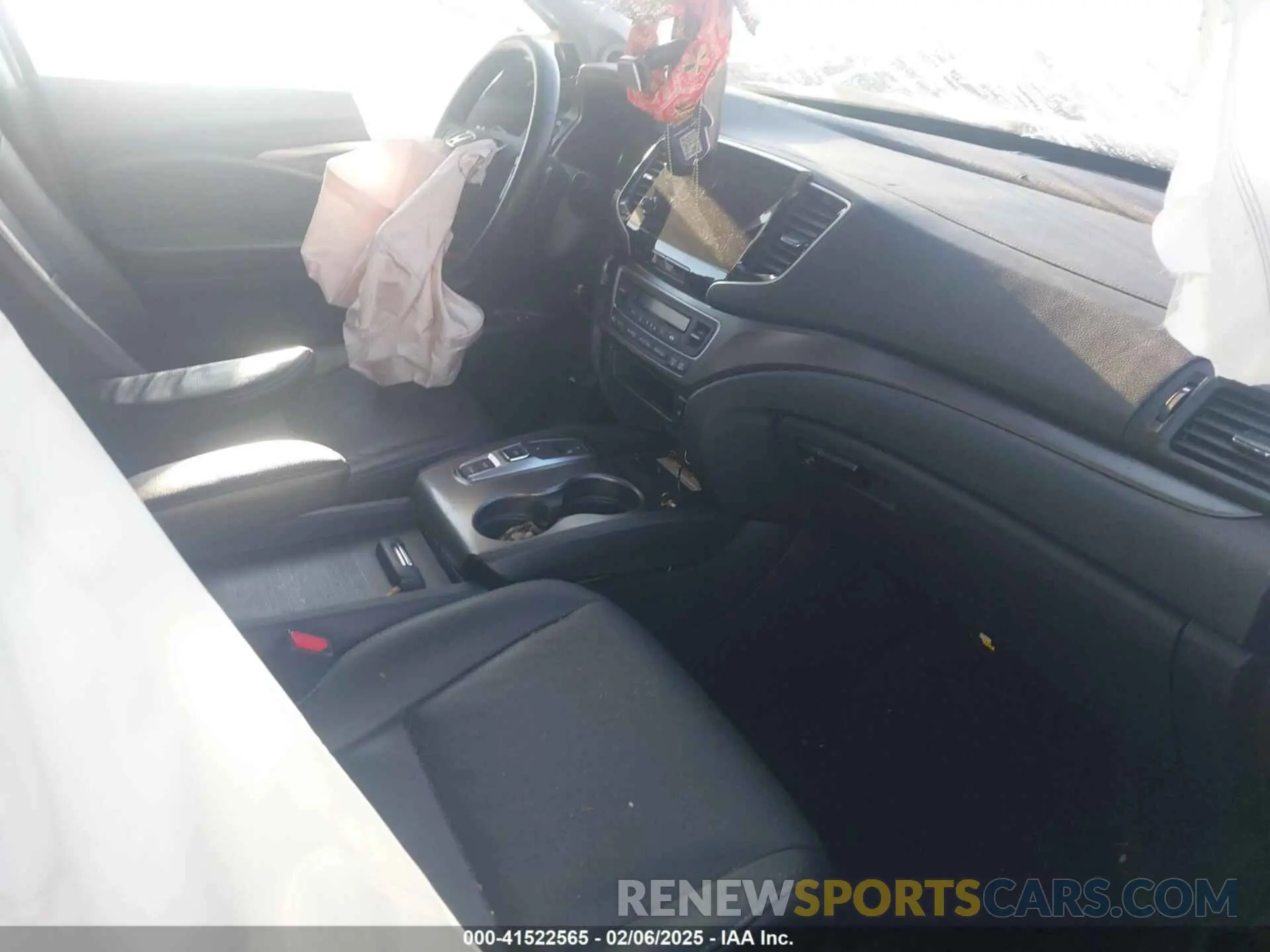 5 Photograph of a damaged car 5FNYF5H27NB032330 HONDA PILOT 2022