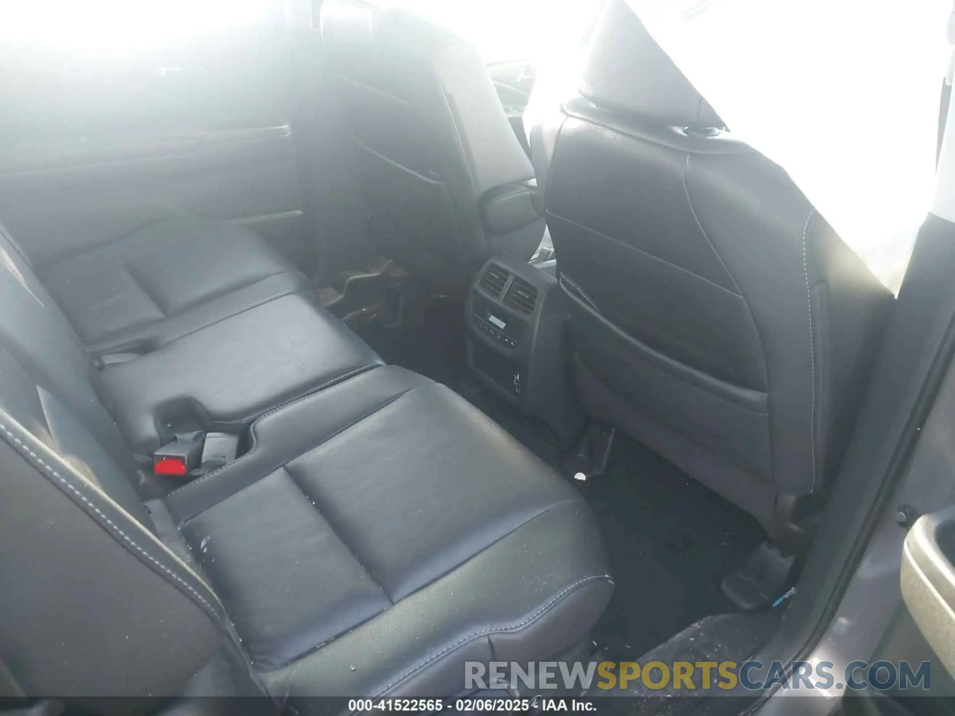 8 Photograph of a damaged car 5FNYF5H27NB032330 HONDA PILOT 2022