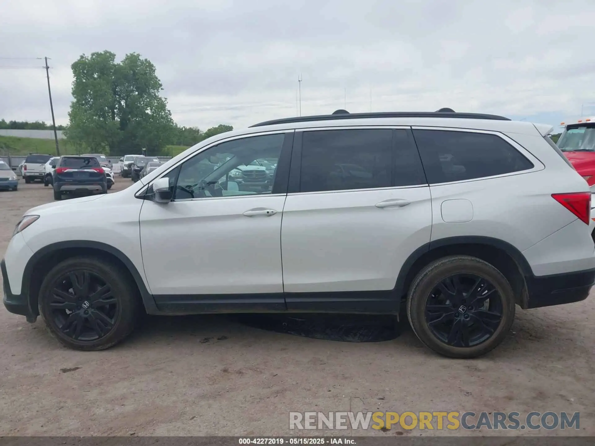 15 Photograph of a damaged car 5FNYF5H28NB018579 HONDA PILOT 2022