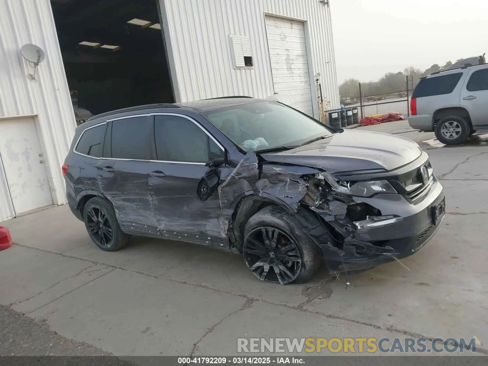 13 Photograph of a damaged car 5FNYF5H28NB035382 HONDA PILOT 2022