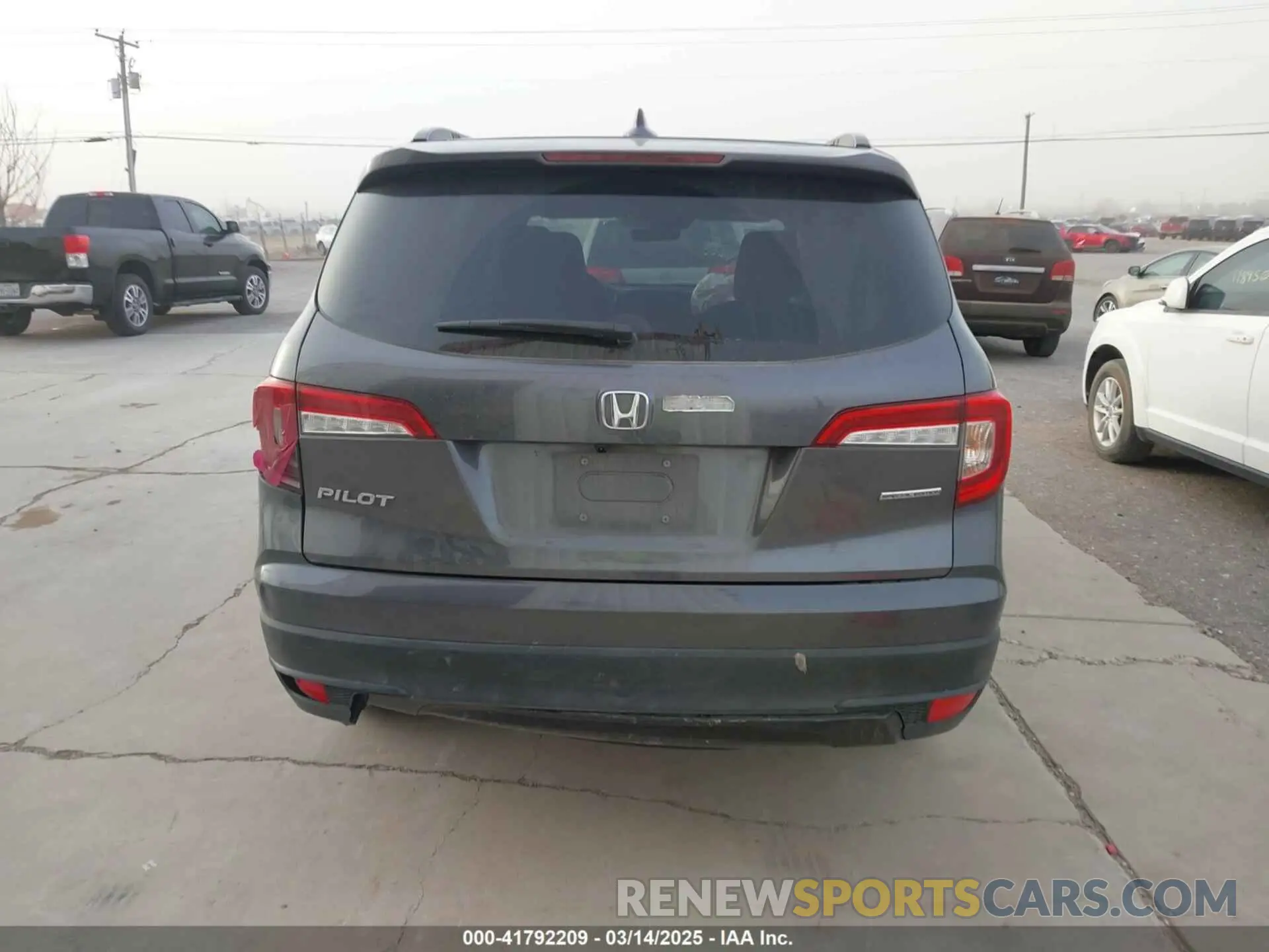 16 Photograph of a damaged car 5FNYF5H28NB035382 HONDA PILOT 2022