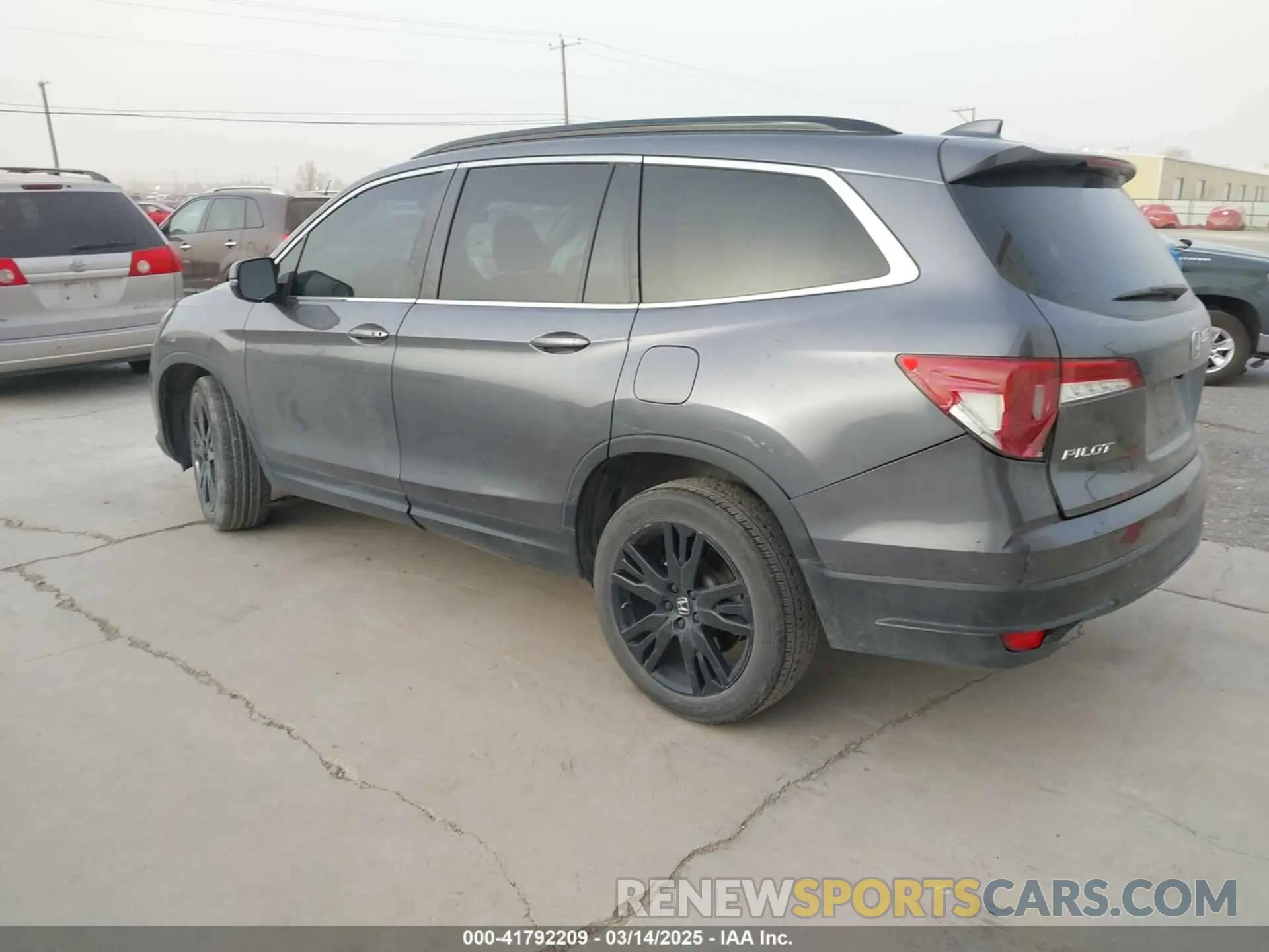 3 Photograph of a damaged car 5FNYF5H28NB035382 HONDA PILOT 2022