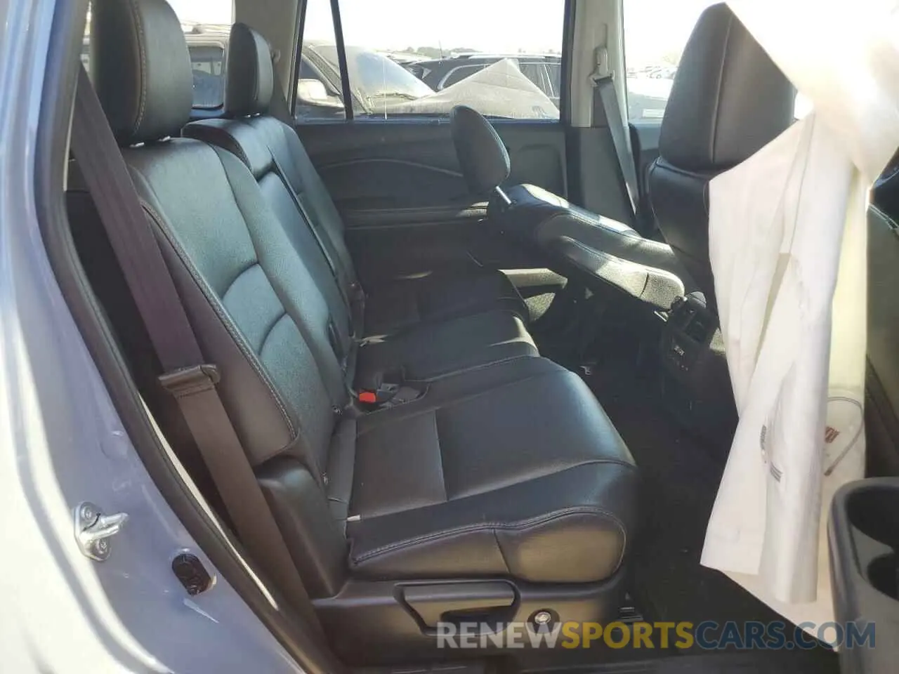 11 Photograph of a damaged car 5FNYF5H29NB026593 HONDA PILOT 2022