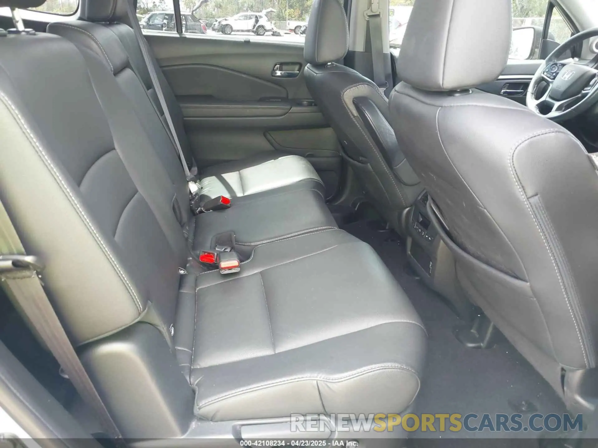 8 Photograph of a damaged car 5FNYF5H29NB034421 HONDA PILOT 2022