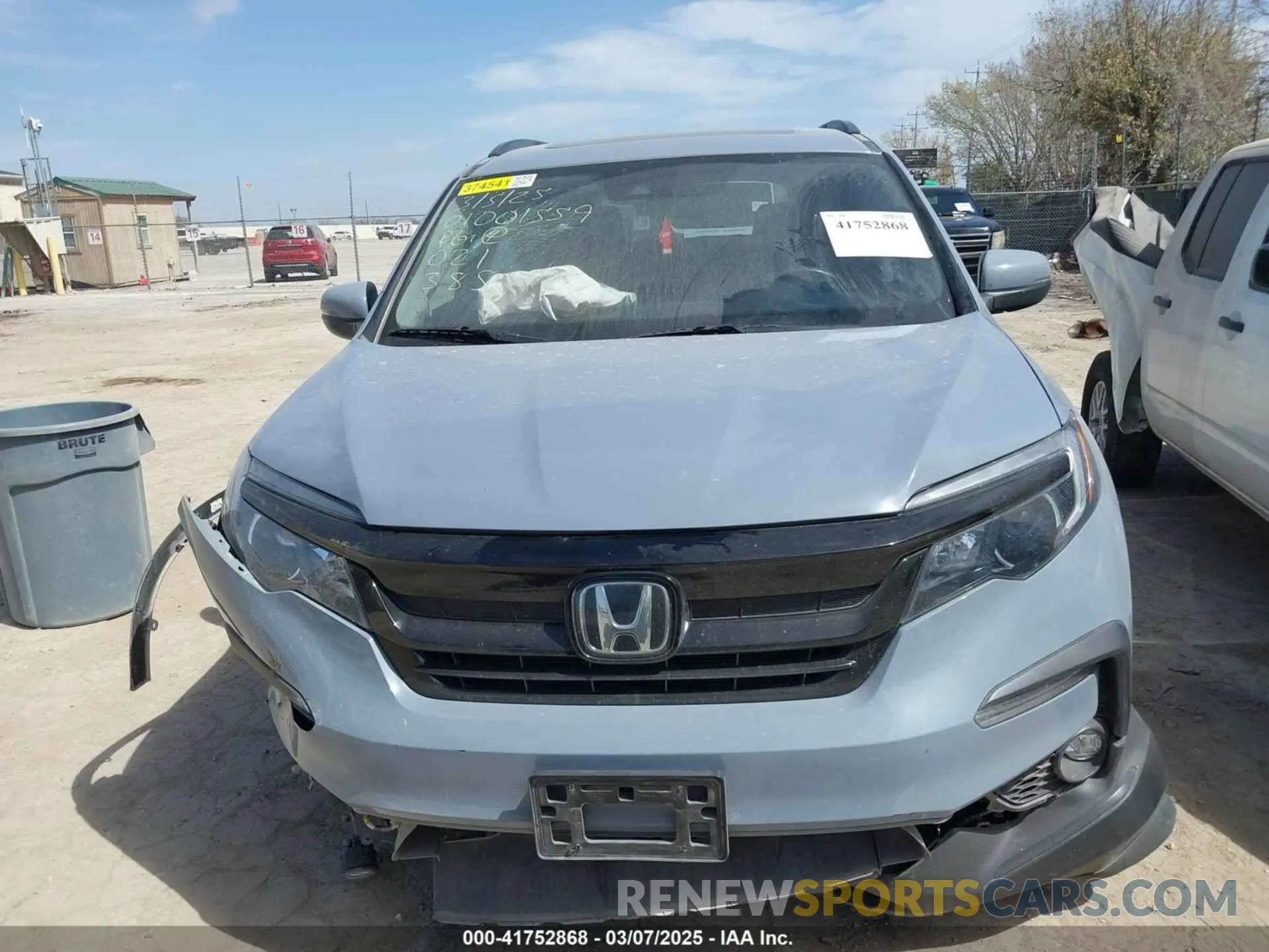 11 Photograph of a damaged car 5FNYF5H2XNB021385 HONDA PILOT 2022