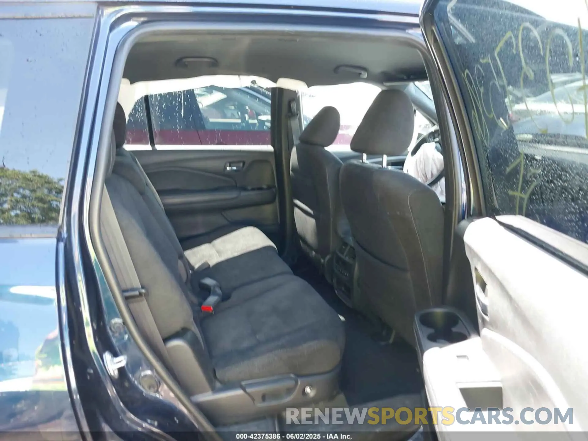 8 Photograph of a damaged car 5FNYF5H30NB012462 HONDA PILOT 2022