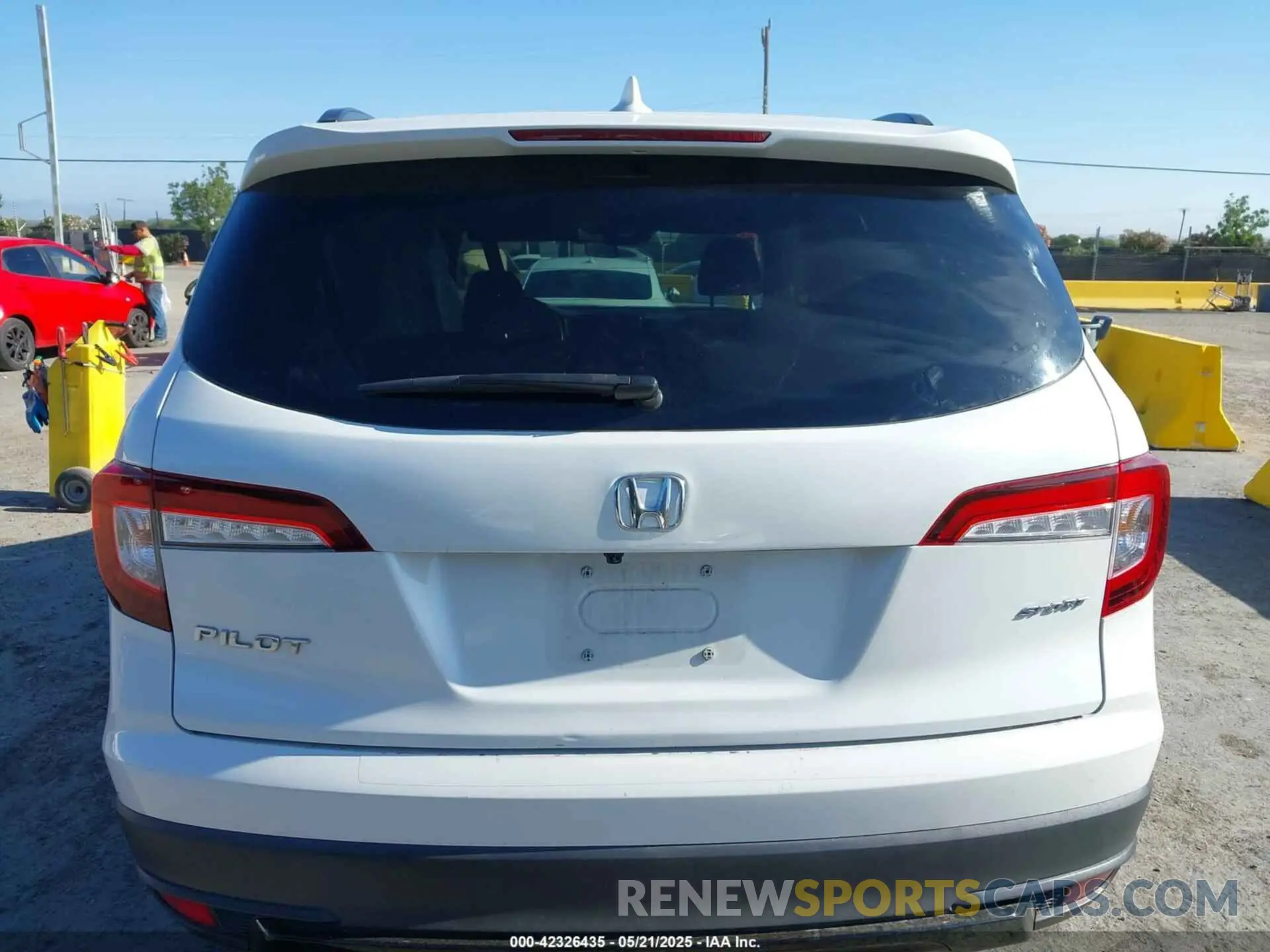 17 Photograph of a damaged car 5FNYF5H35NB007547 HONDA PILOT 2022