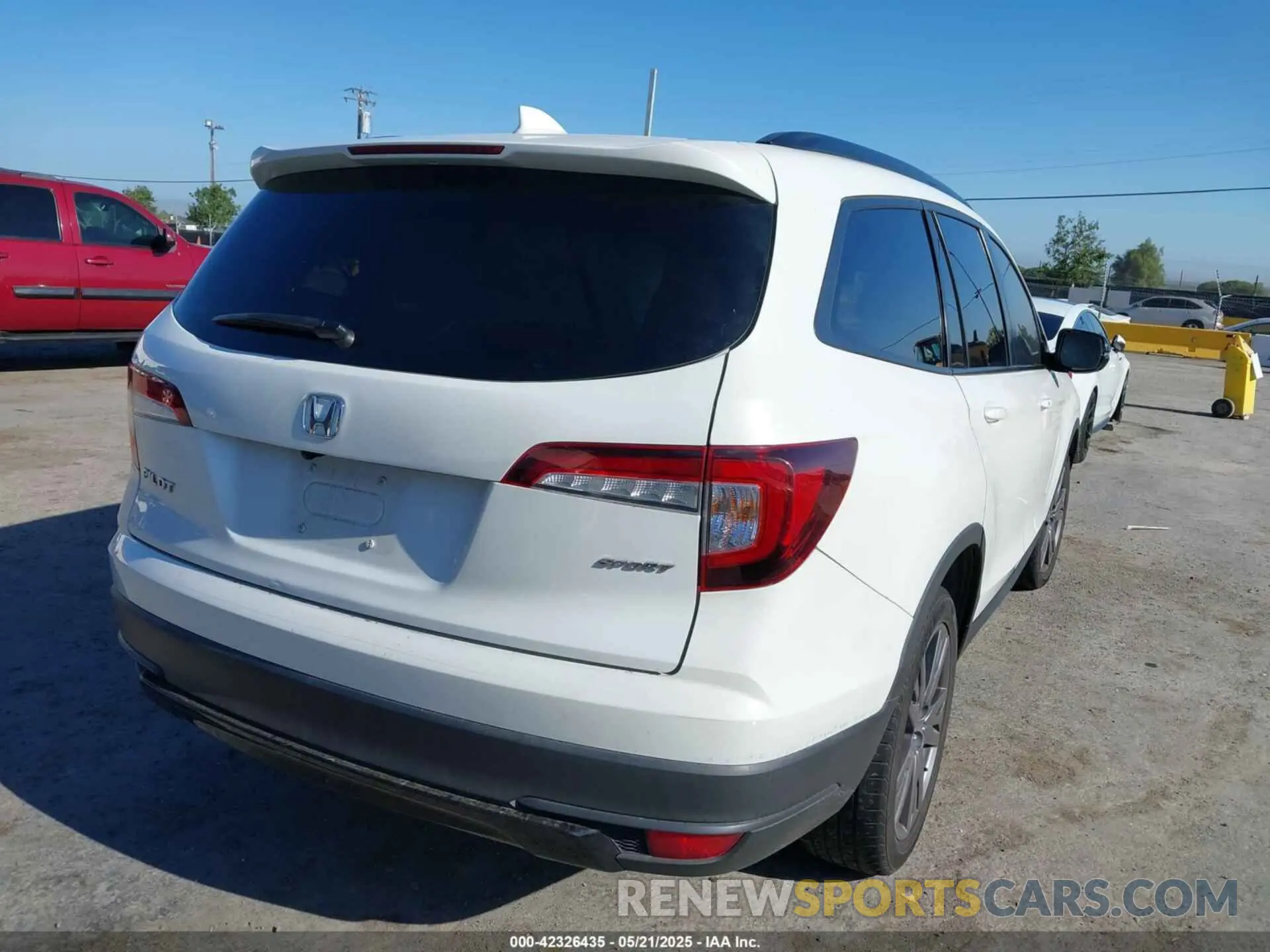 4 Photograph of a damaged car 5FNYF5H35NB007547 HONDA PILOT 2022