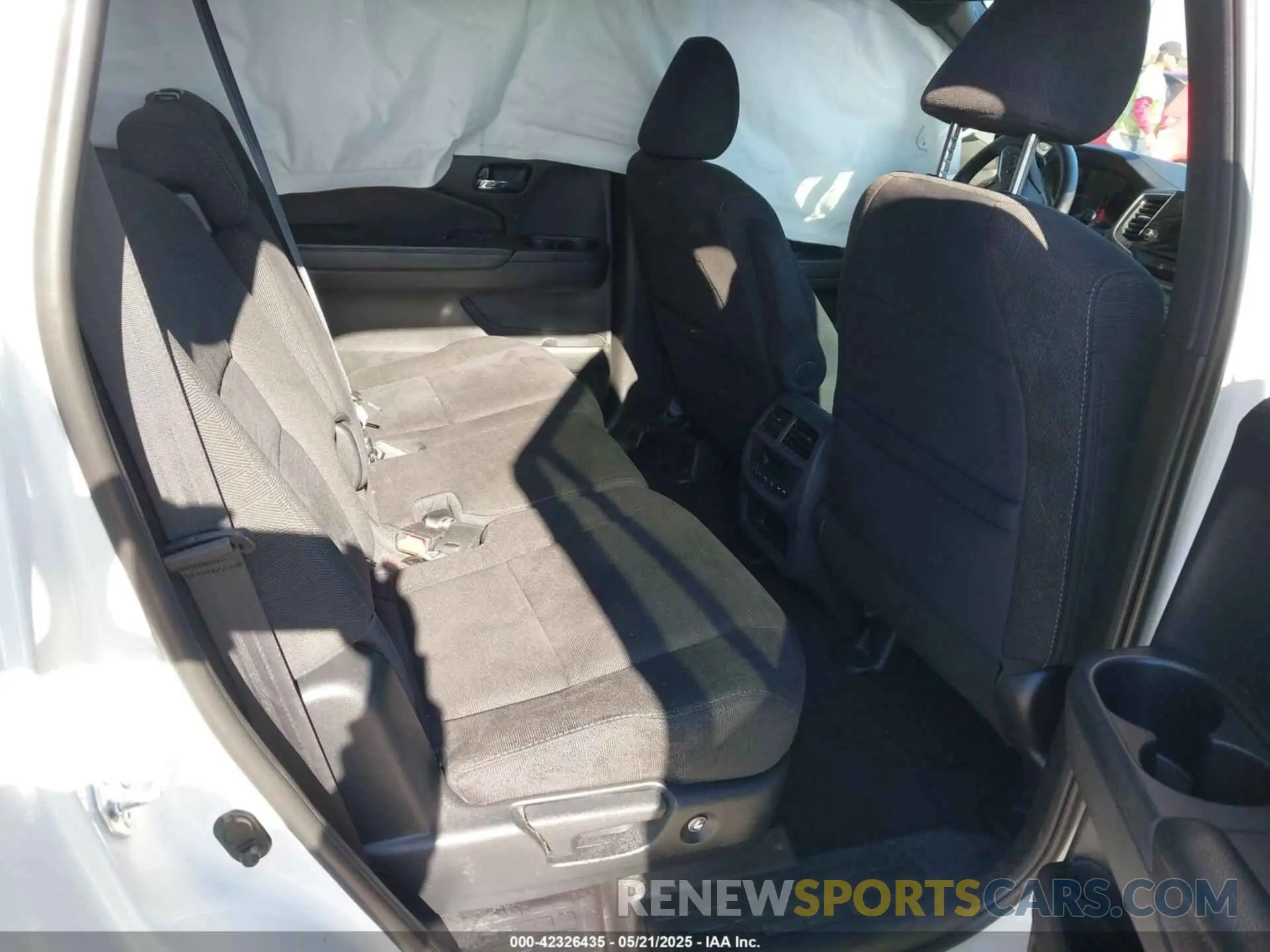 8 Photograph of a damaged car 5FNYF5H35NB007547 HONDA PILOT 2022