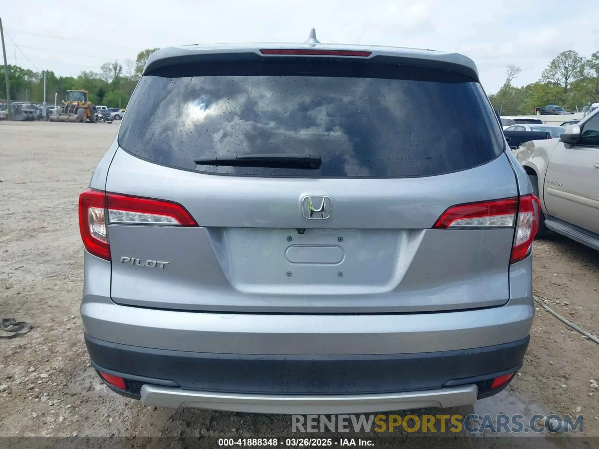 17 Photograph of a damaged car 5FNYF5H51NB006493 HONDA PILOT 2022