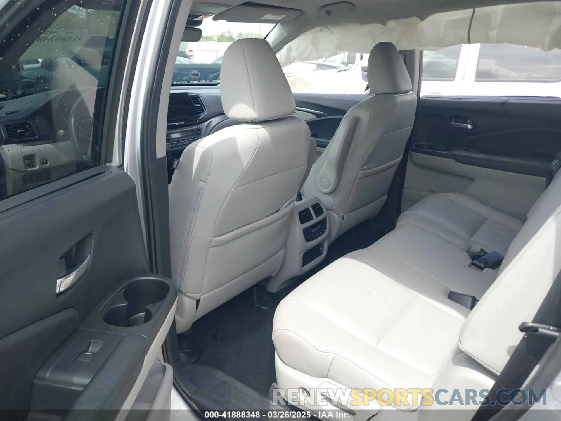8 Photograph of a damaged car 5FNYF5H51NB006493 HONDA PILOT 2022