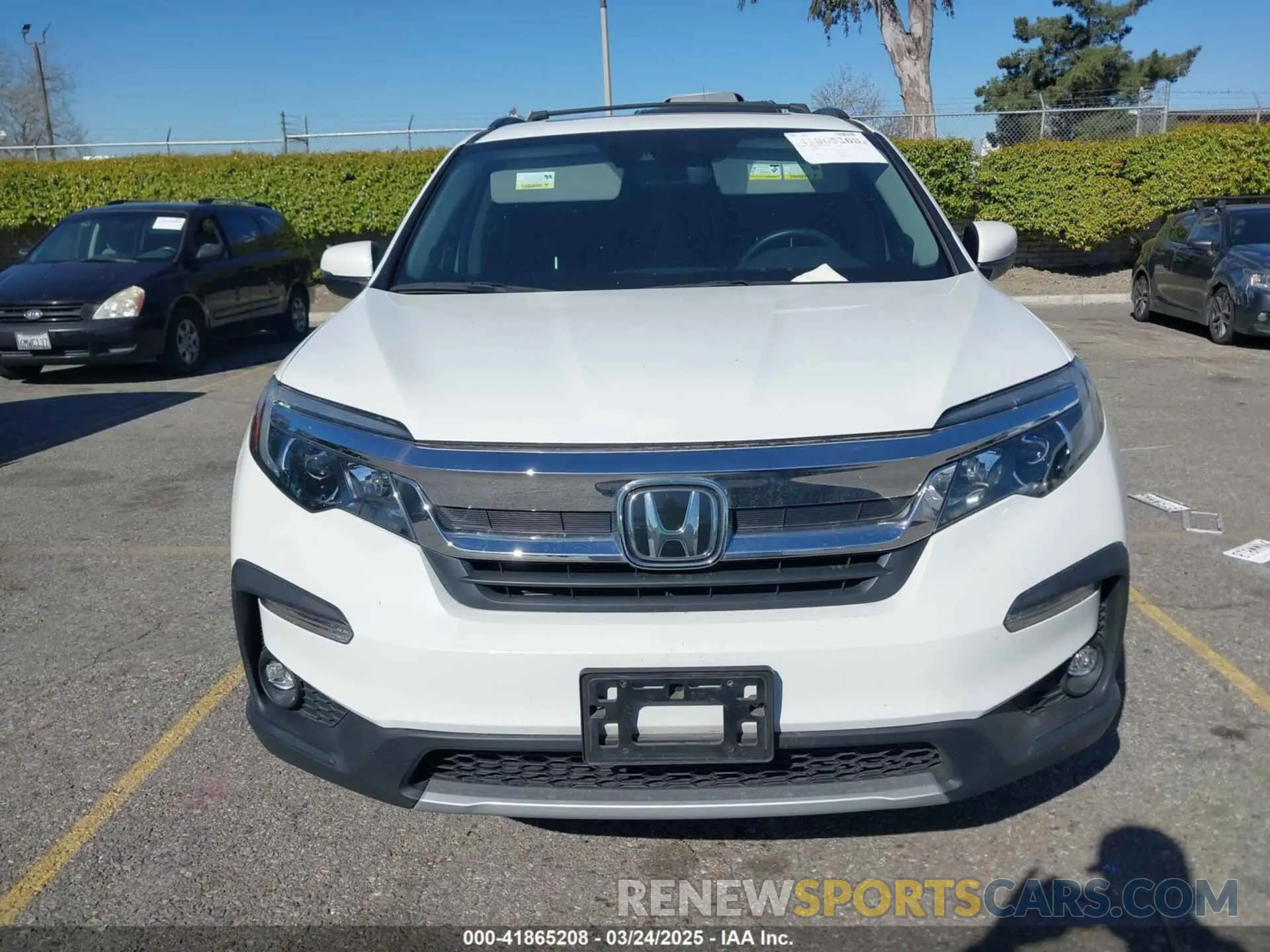 11 Photograph of a damaged car 5FNYF5H52NB009628 HONDA PILOT 2022