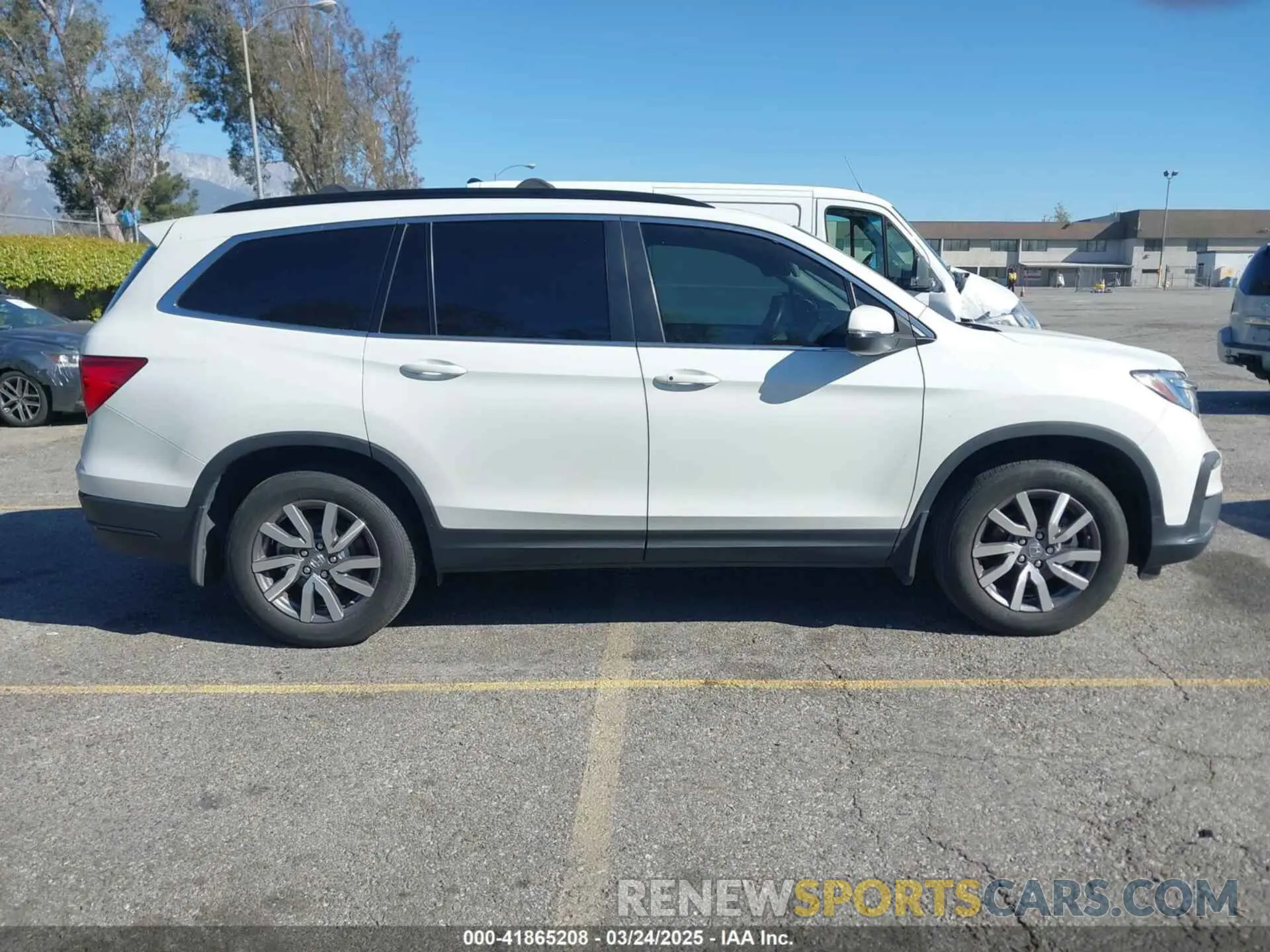 12 Photograph of a damaged car 5FNYF5H52NB009628 HONDA PILOT 2022