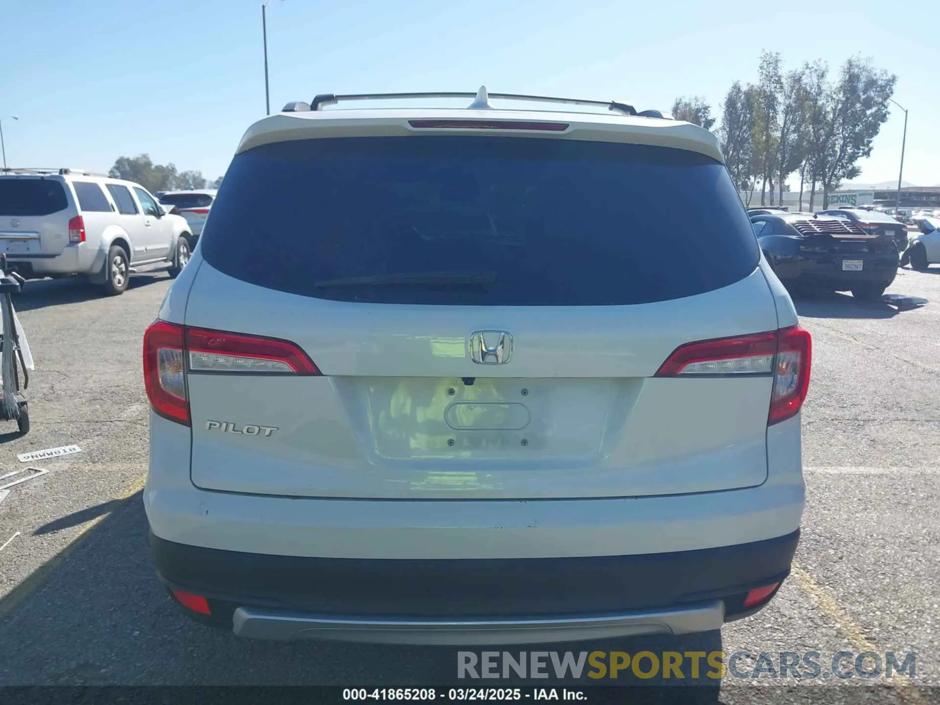 15 Photograph of a damaged car 5FNYF5H52NB009628 HONDA PILOT 2022