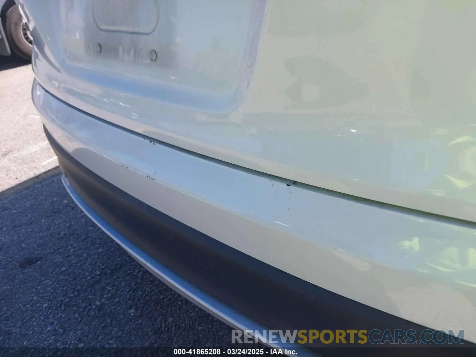 17 Photograph of a damaged car 5FNYF5H52NB009628 HONDA PILOT 2022