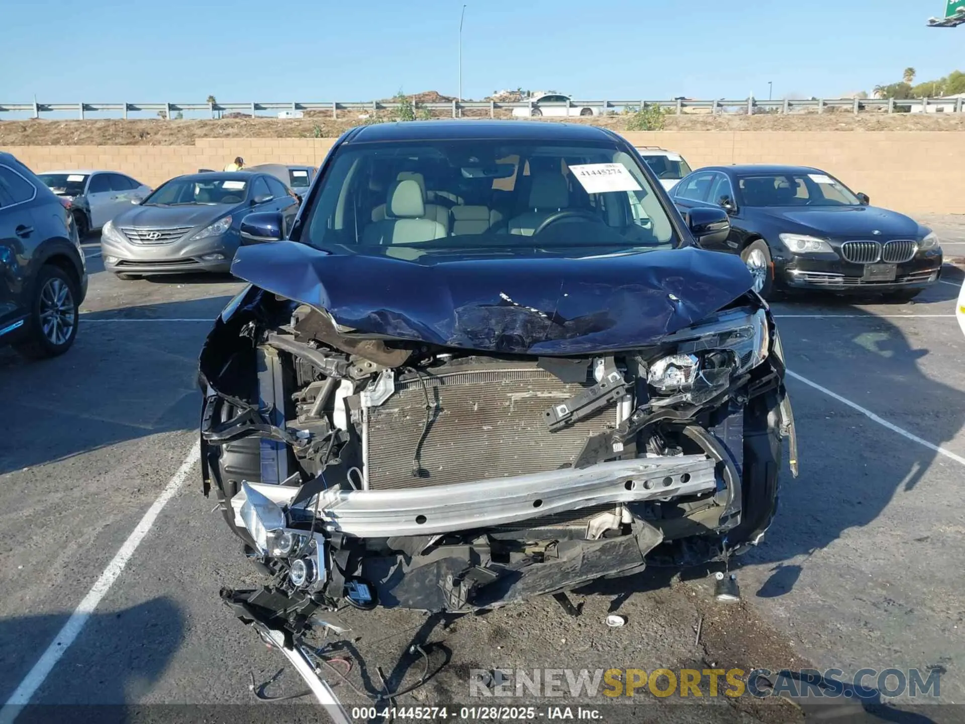 12 Photograph of a damaged car 5FNYF5H53NB006169 HONDA PILOT 2022