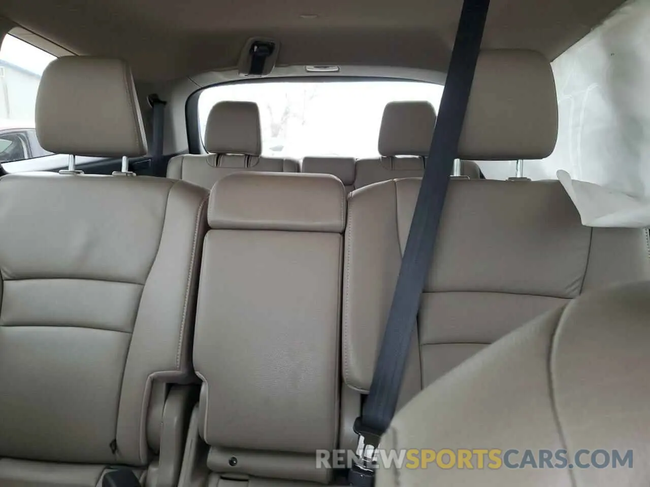 10 Photograph of a damaged car 5FNYF5H53NB011856 HONDA PILOT 2022