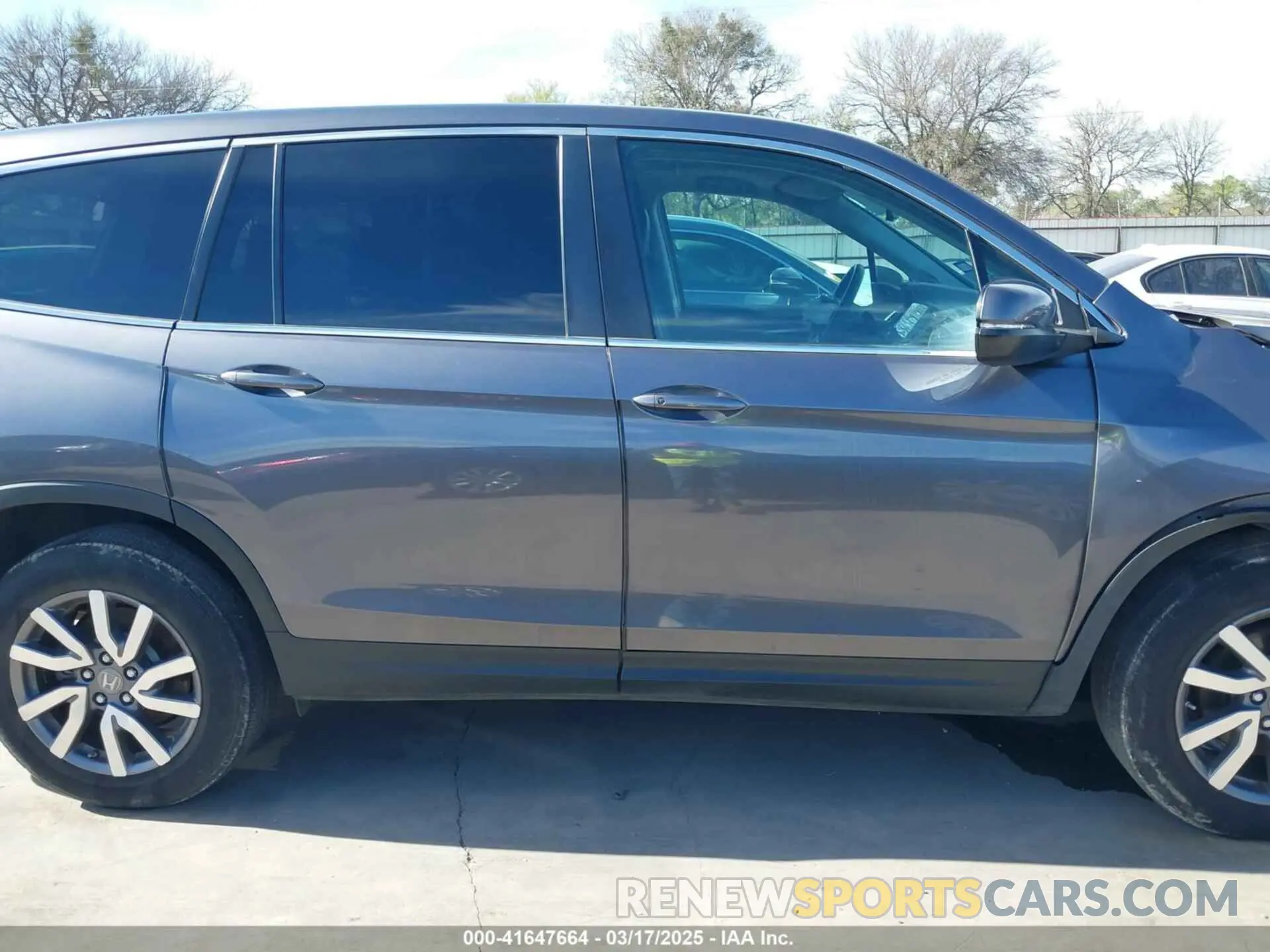 14 Photograph of a damaged car 5FNYF5H54NB036328 HONDA PILOT 2022