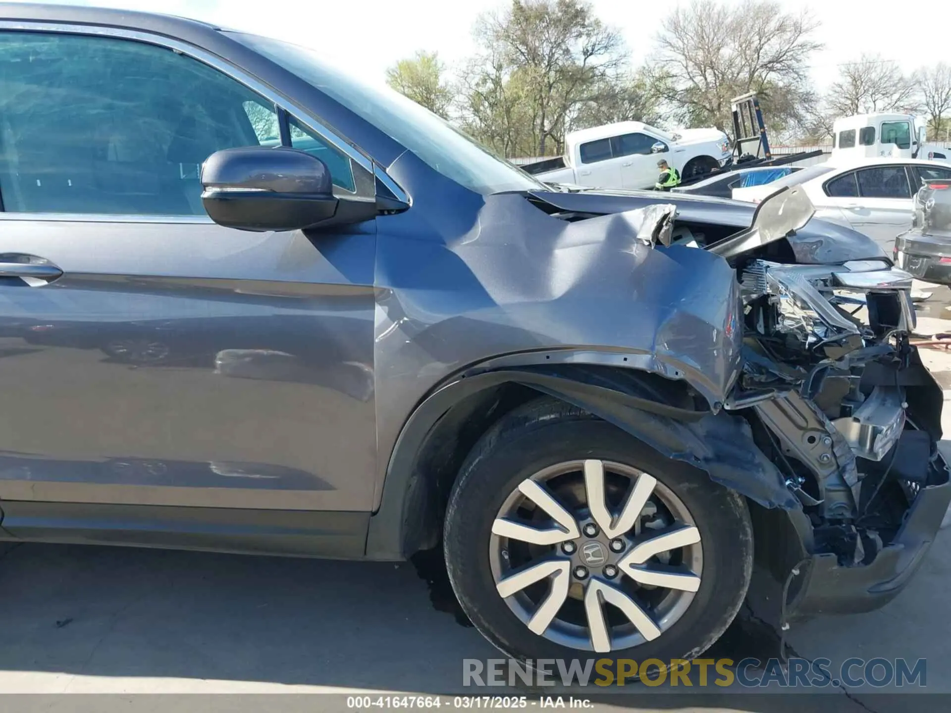 18 Photograph of a damaged car 5FNYF5H54NB036328 HONDA PILOT 2022