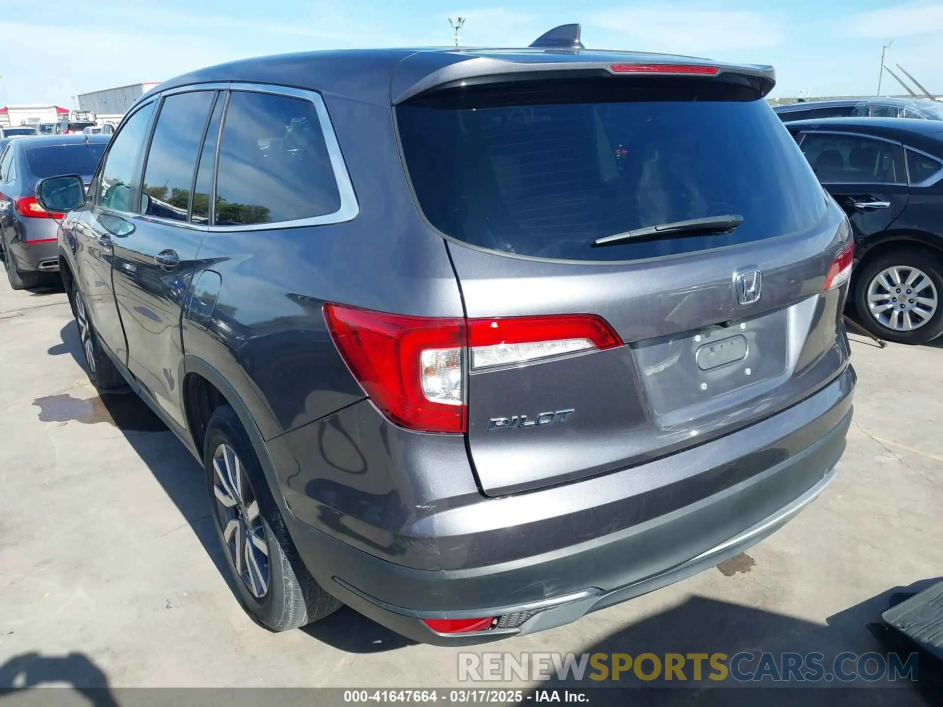 3 Photograph of a damaged car 5FNYF5H54NB036328 HONDA PILOT 2022