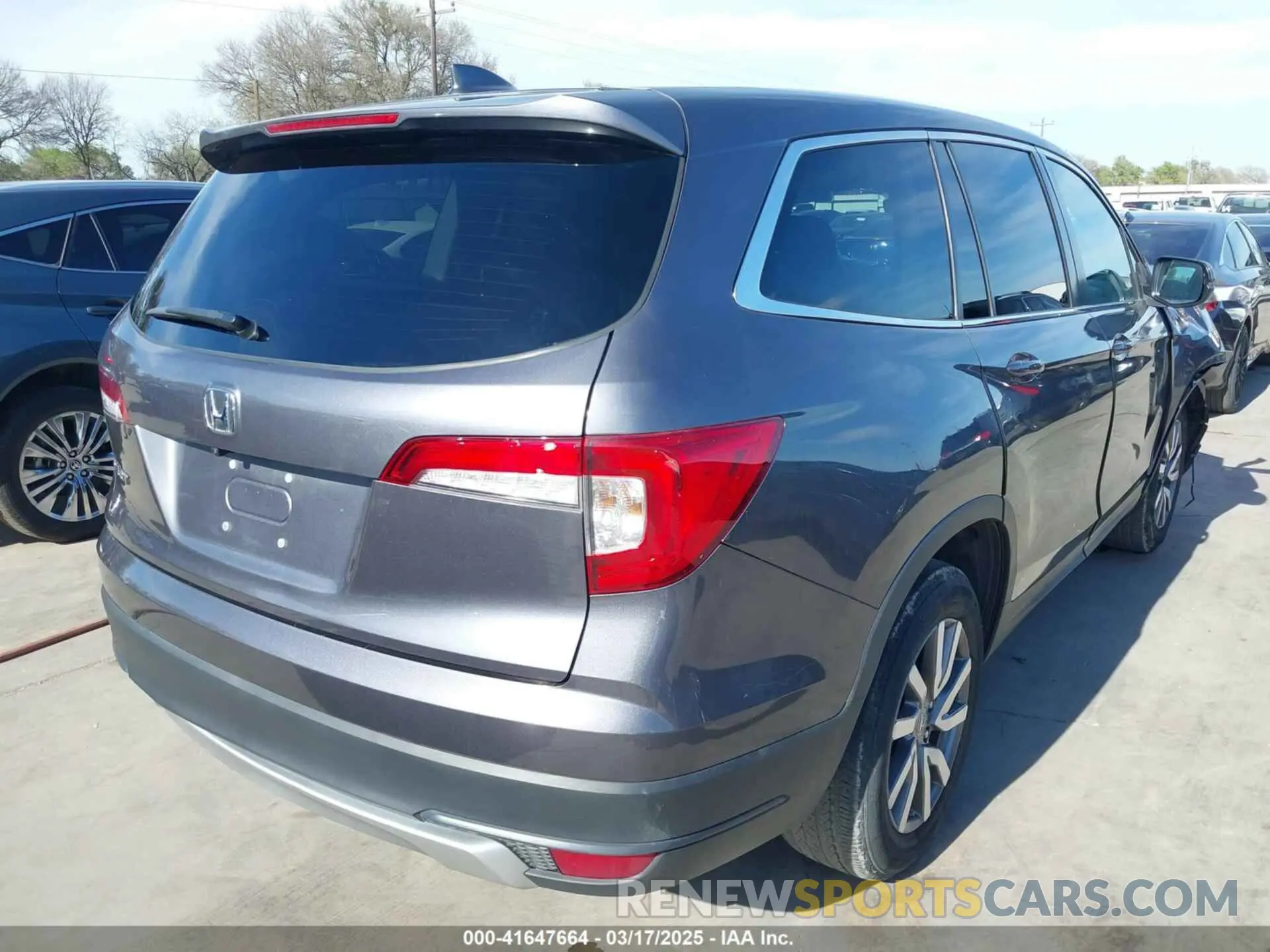 4 Photograph of a damaged car 5FNYF5H54NB036328 HONDA PILOT 2022