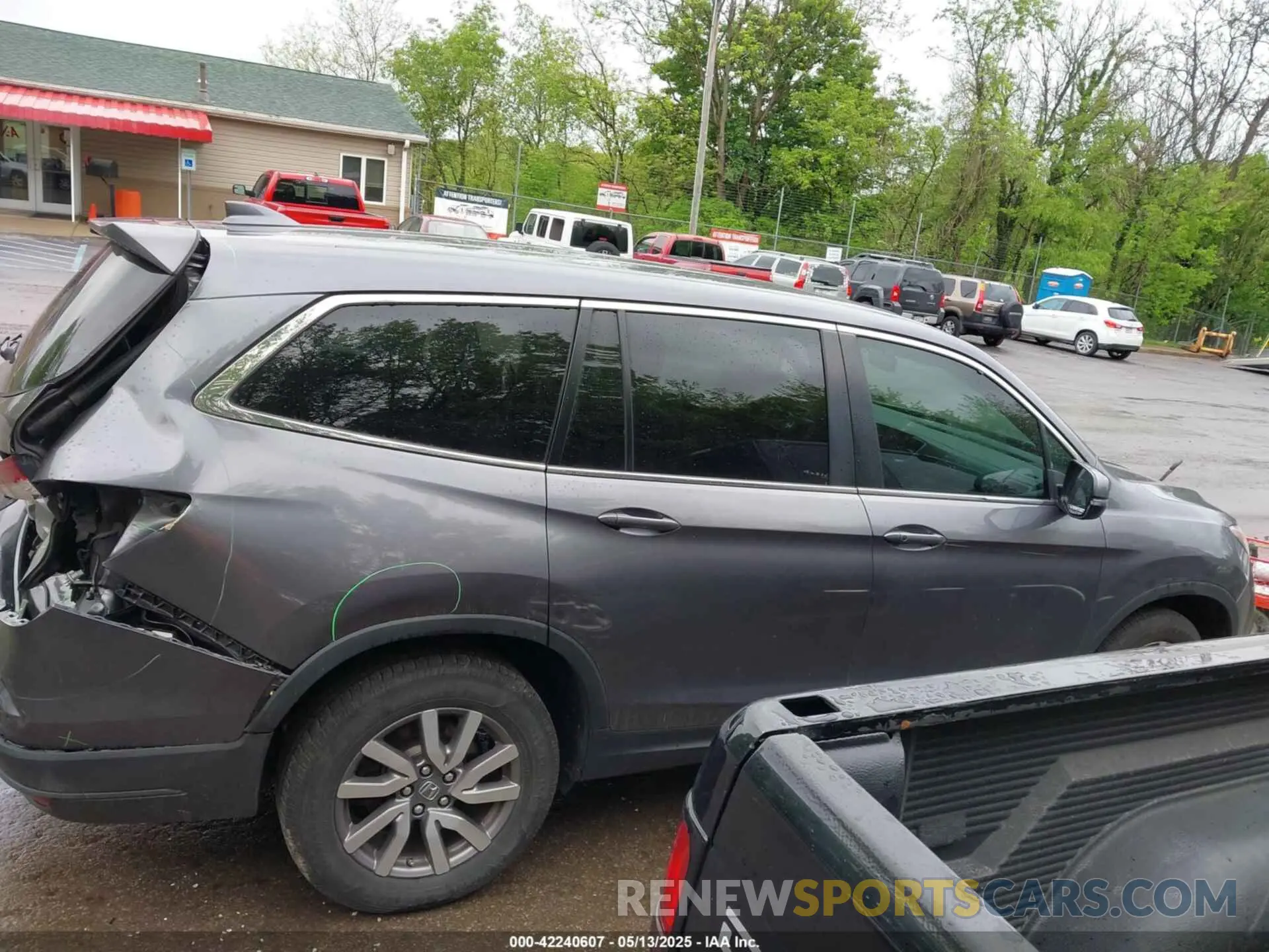 13 Photograph of a damaged car 5FNYF5H55NB006660 HONDA PILOT 2022