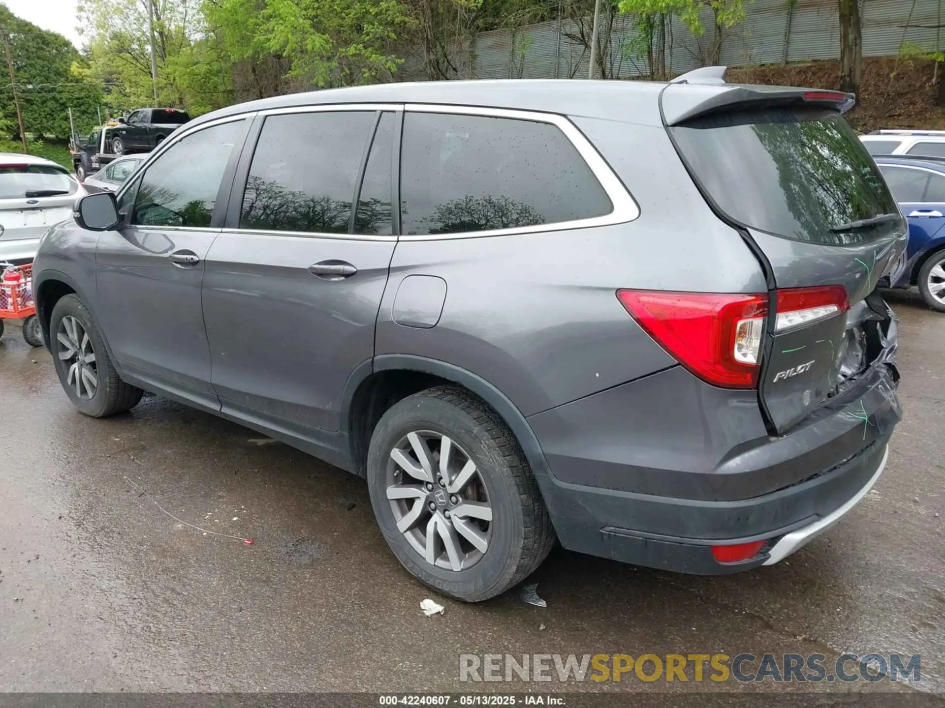 3 Photograph of a damaged car 5FNYF5H55NB006660 HONDA PILOT 2022