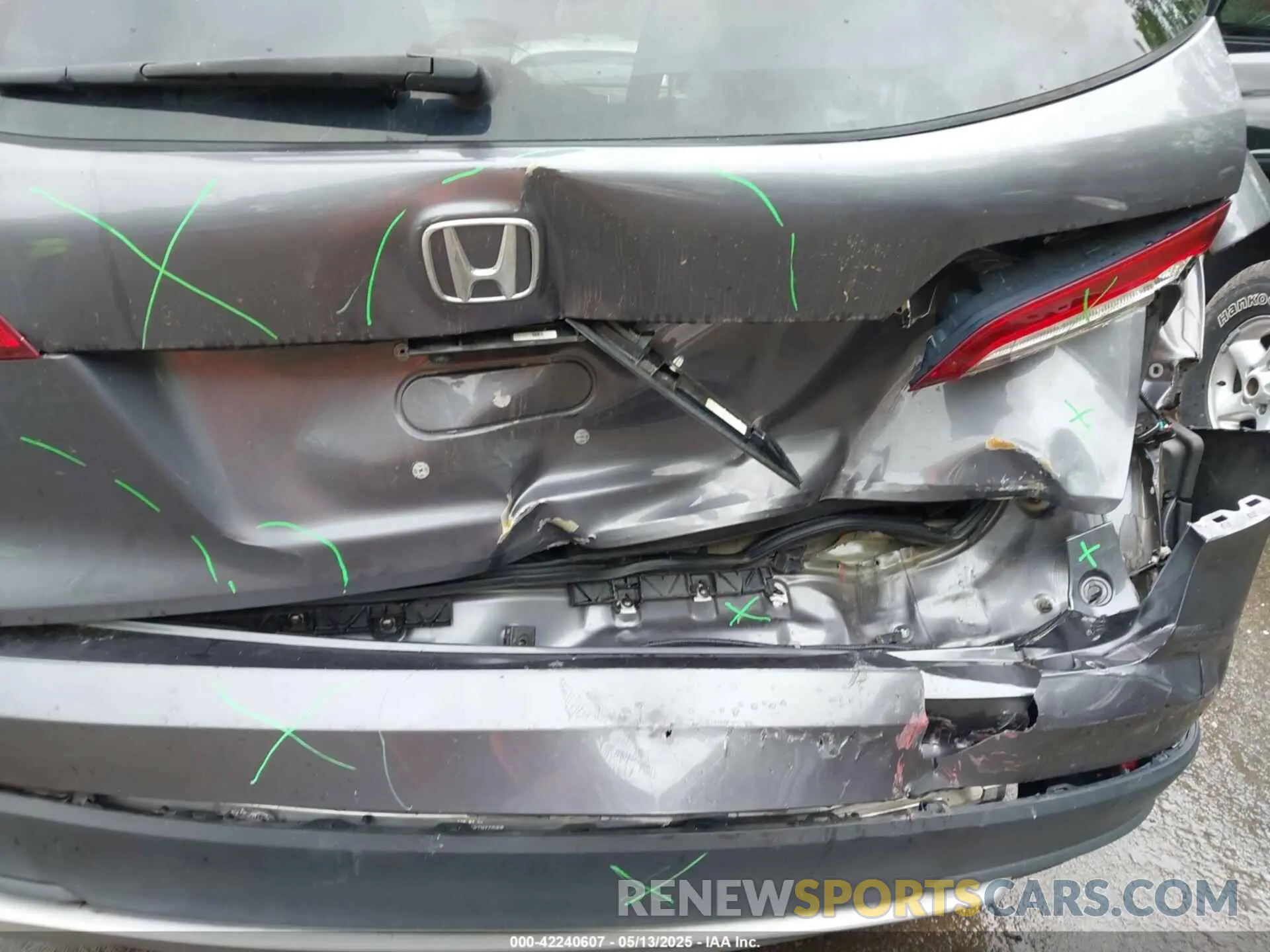 6 Photograph of a damaged car 5FNYF5H55NB006660 HONDA PILOT 2022