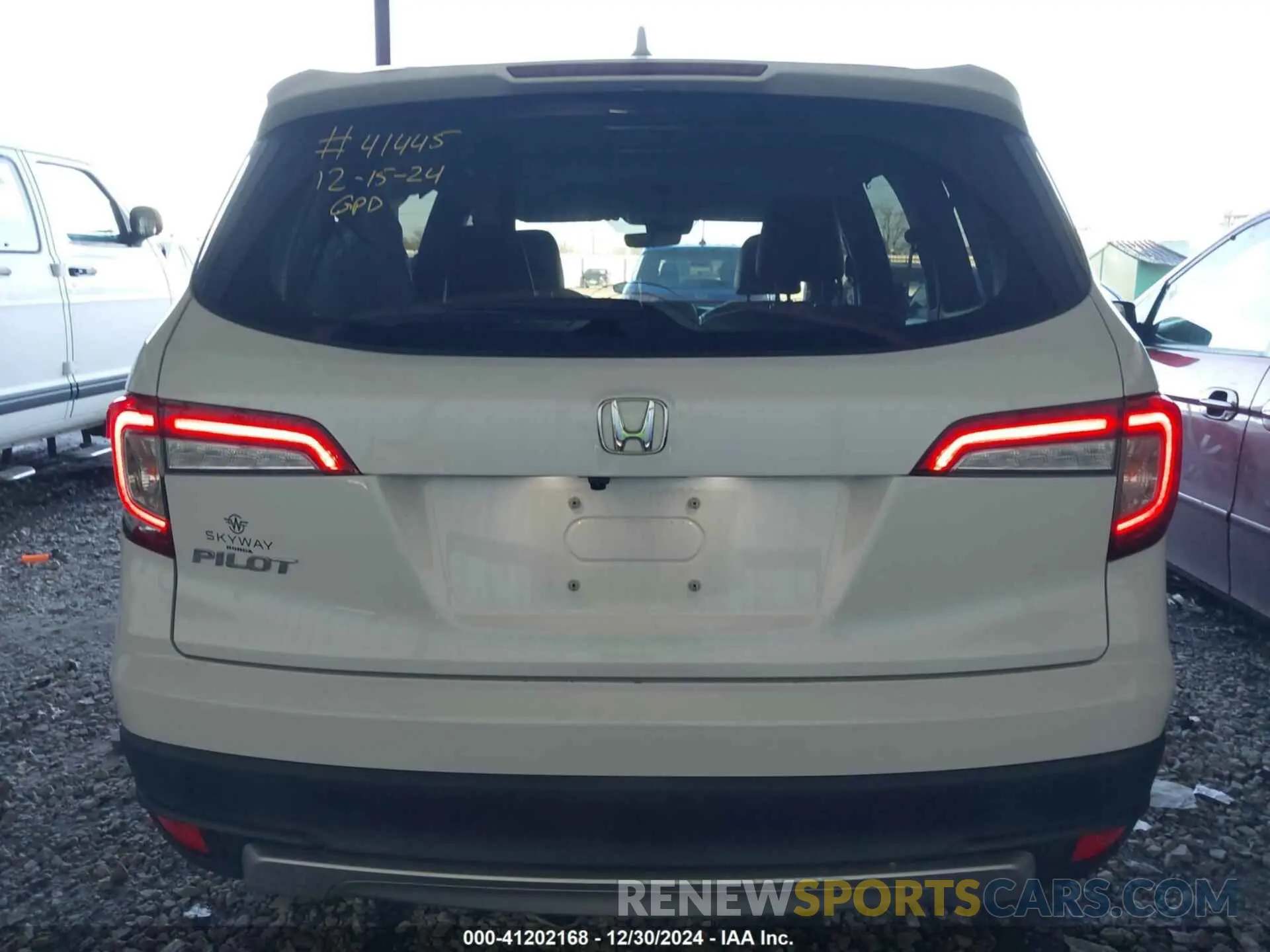 16 Photograph of a damaged car 5FNYF5H56NB011849 HONDA PILOT 2022