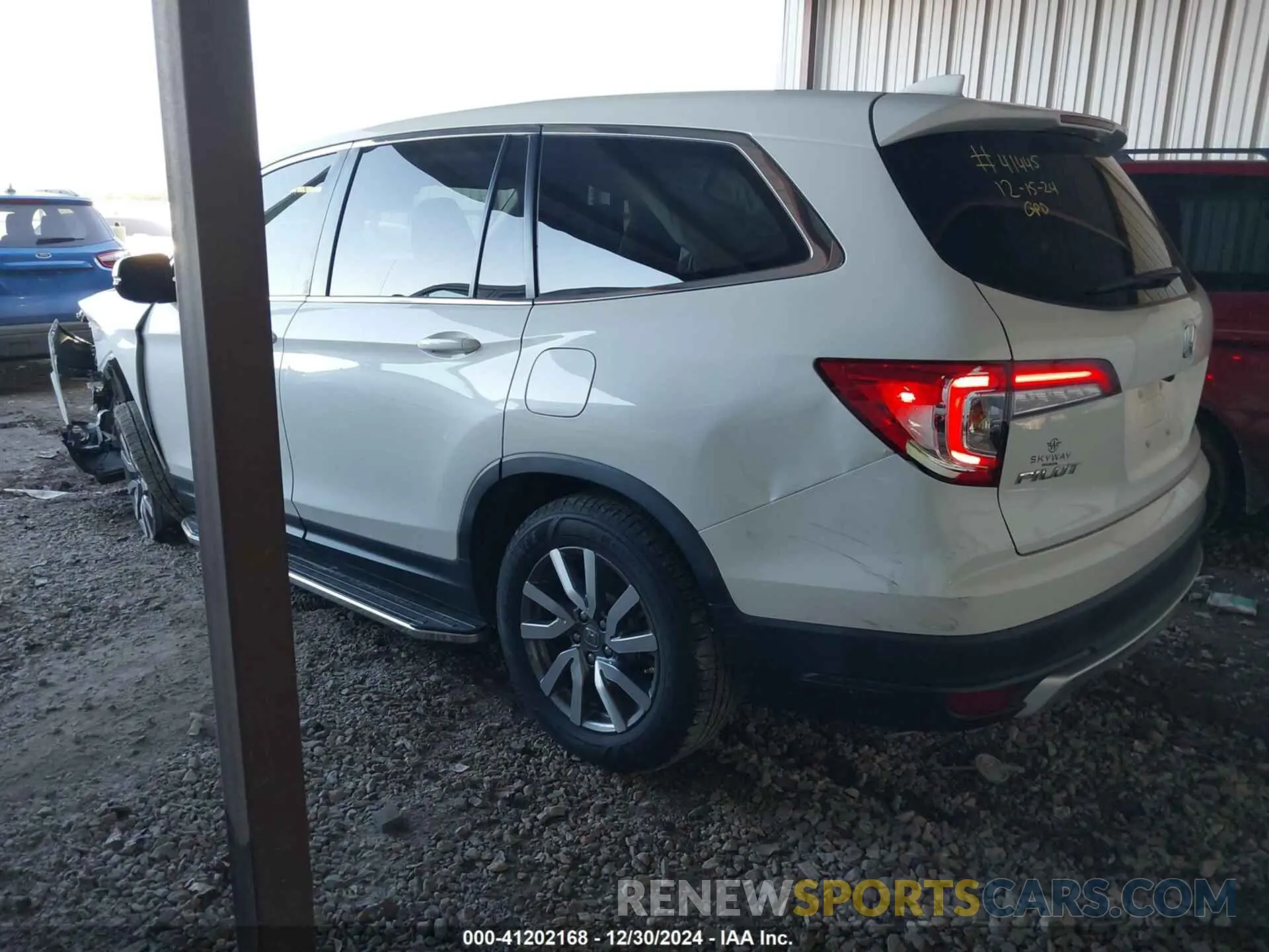 3 Photograph of a damaged car 5FNYF5H56NB011849 HONDA PILOT 2022