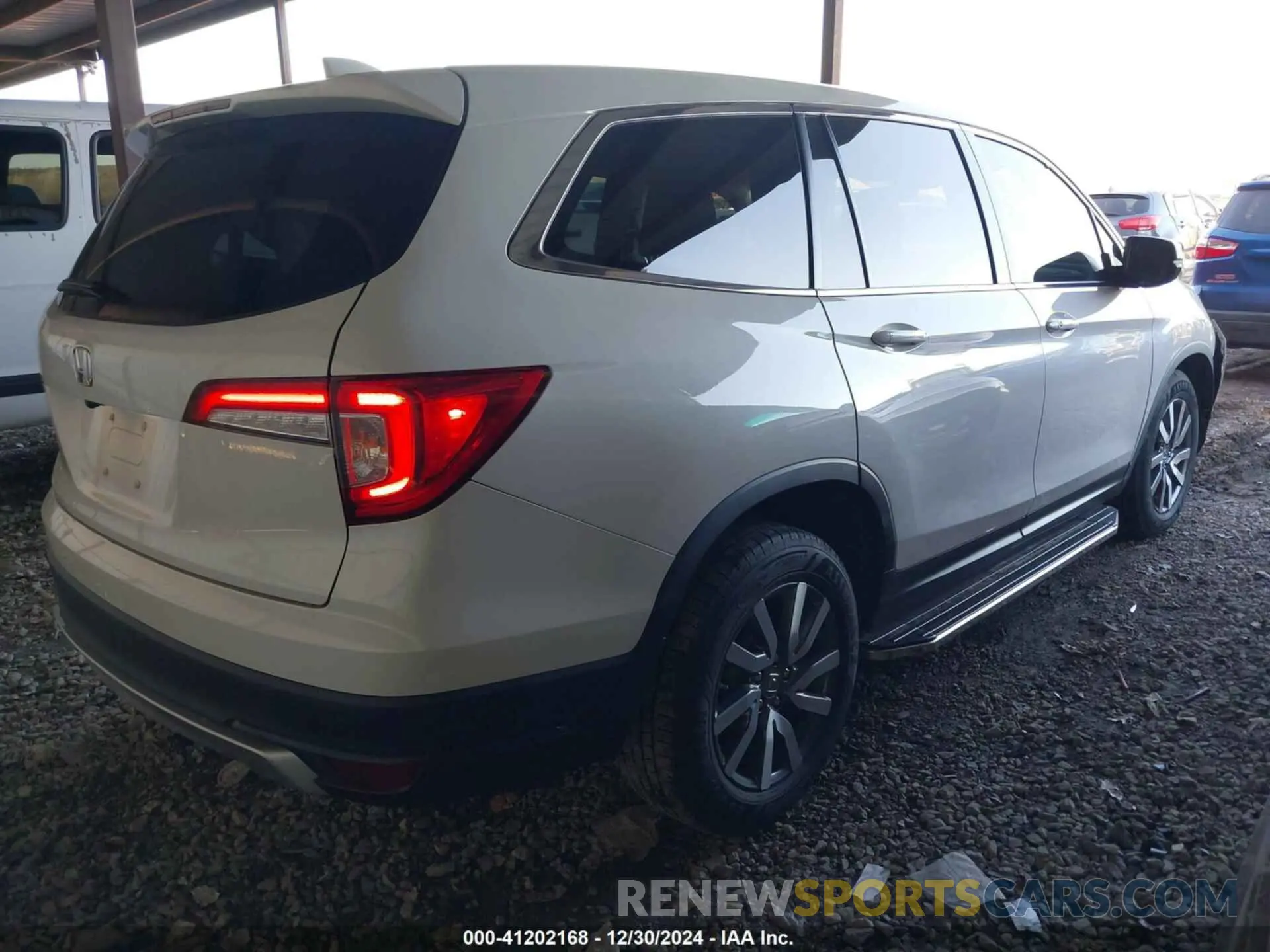 4 Photograph of a damaged car 5FNYF5H56NB011849 HONDA PILOT 2022