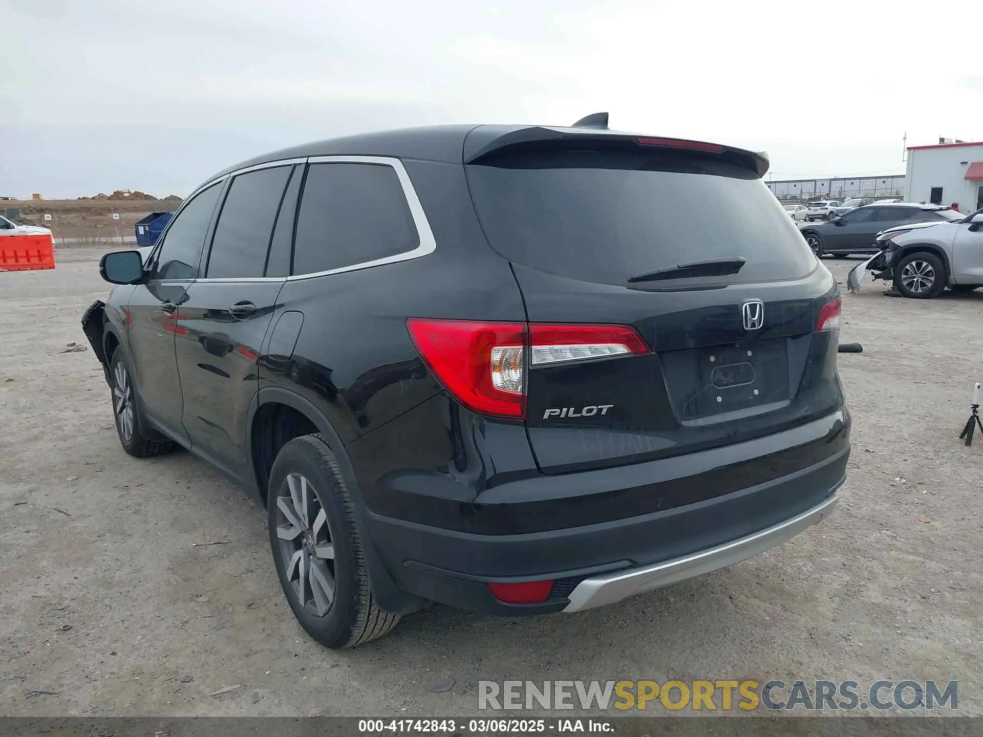 3 Photograph of a damaged car 5FNYF5H59NB038995 HONDA PILOT 2022