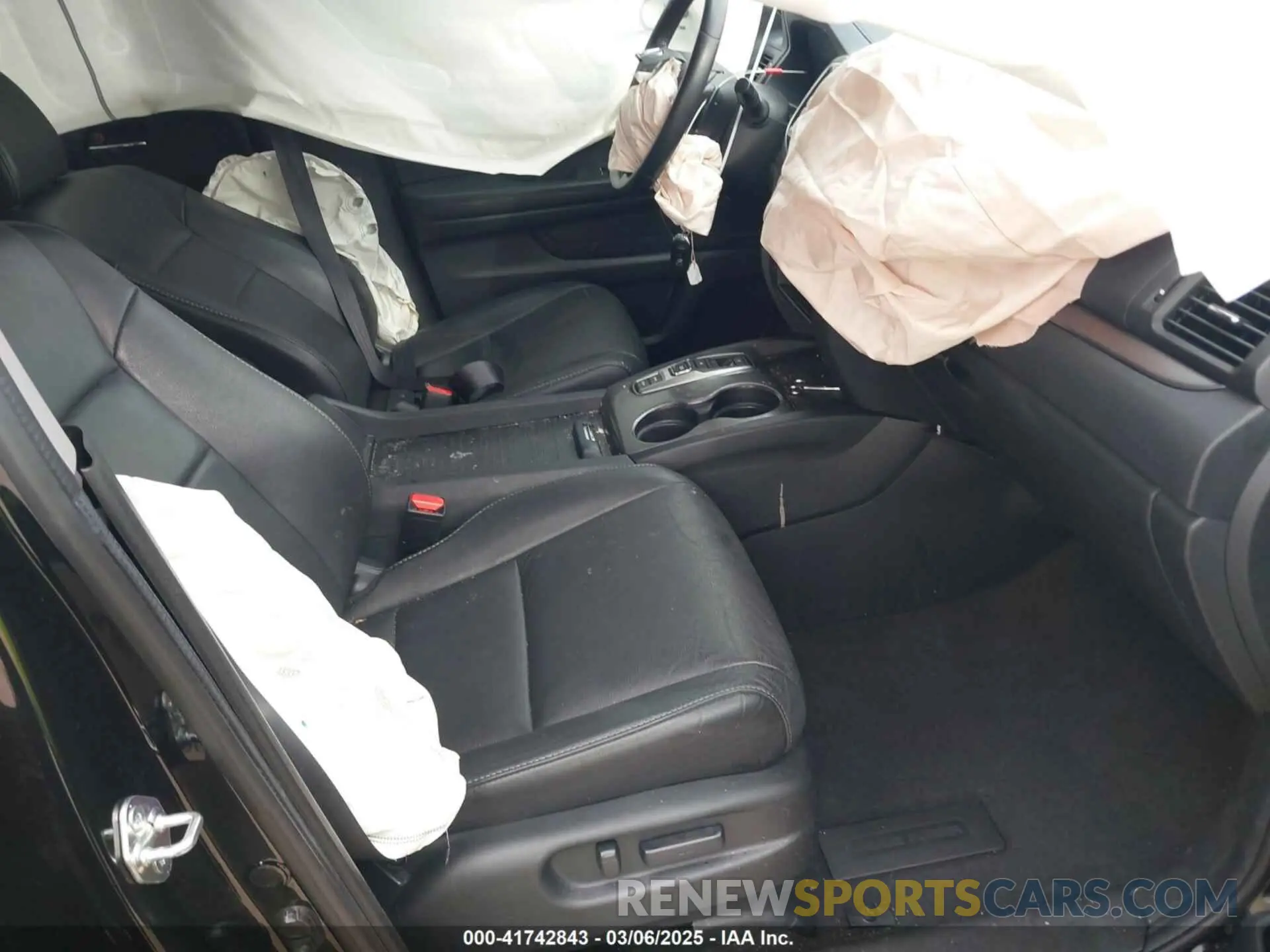 5 Photograph of a damaged car 5FNYF5H59NB038995 HONDA PILOT 2022
